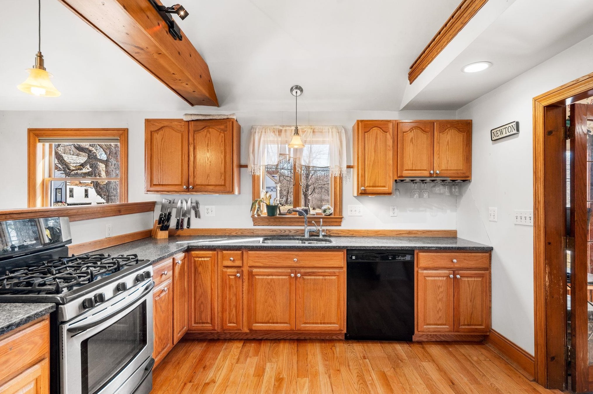 38 Main St, Newton NH  03858-3304 exterior