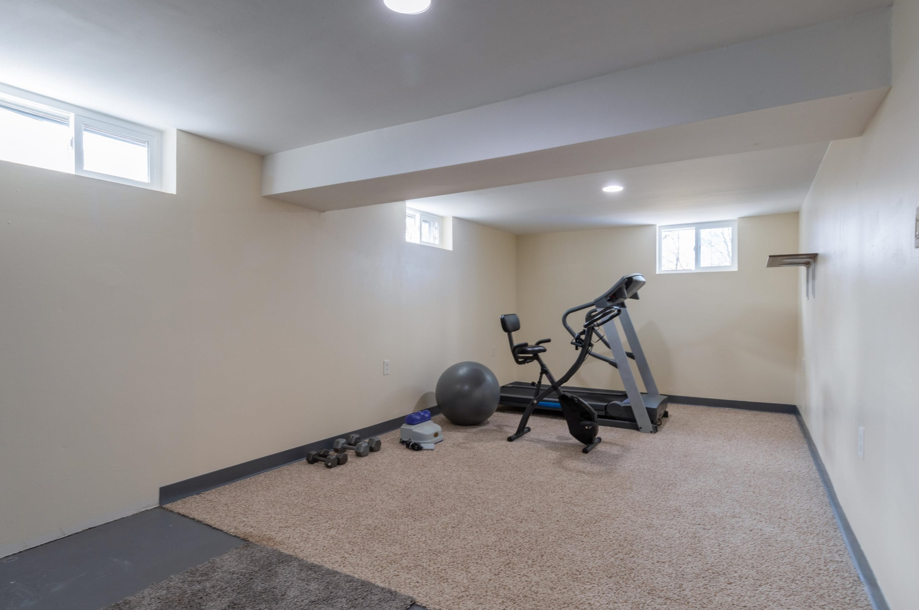 131 Huse Rd, Manchester NH  03103-3000 exterior