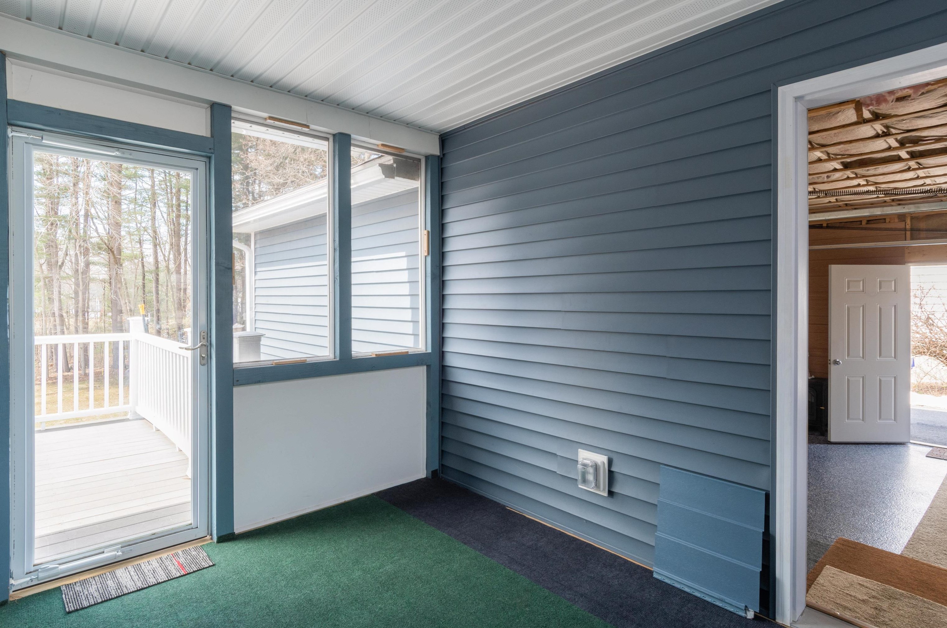 131 Huse Rd, Manchester NH  03103-3000 exterior