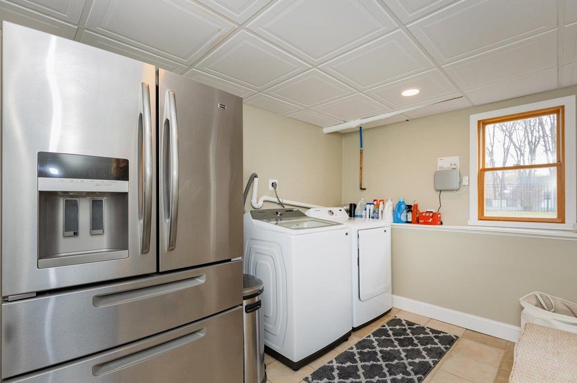 16 Hawthorne Dr, Atkinson NH  03811-2306 exterior