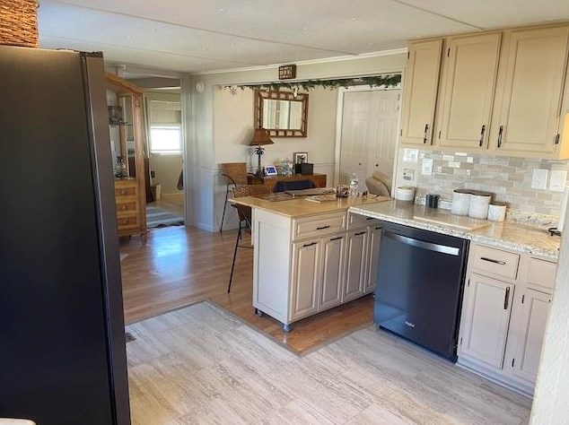27 Mckee Dr, Concord NH  03301-7419 exterior