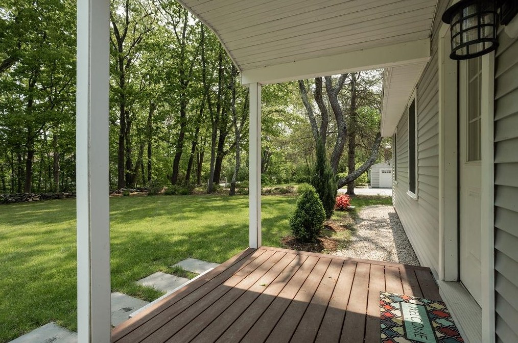 67 Depot Rd, Stratham NH  03885-2127 exterior