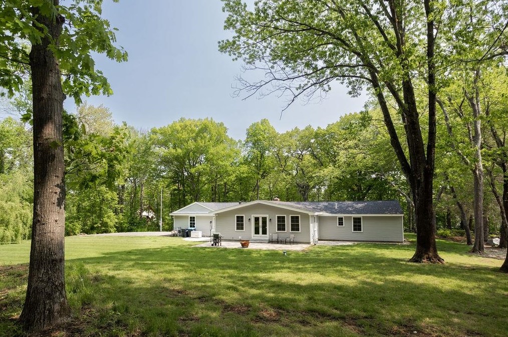 67 Depot Rd, Stratham NH  03885-2127 exterior