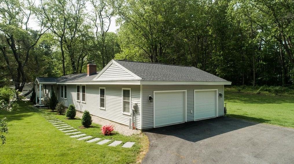 67 Depot Rd, Stratham NH  03885-2127 exterior