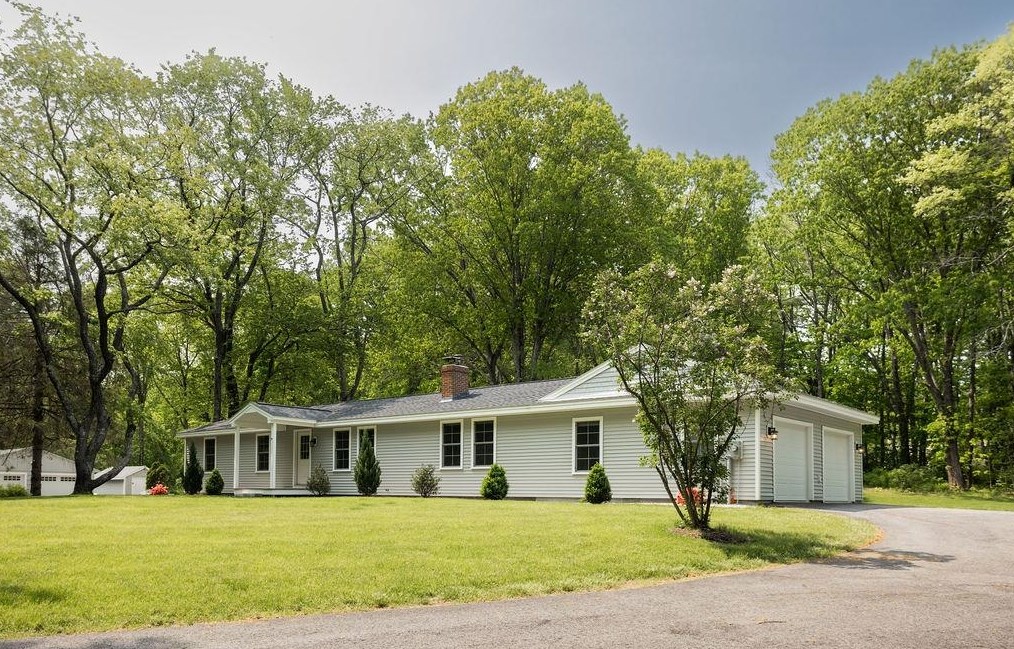 67 Depot Rd, Stratham NH  03885-2127 exterior