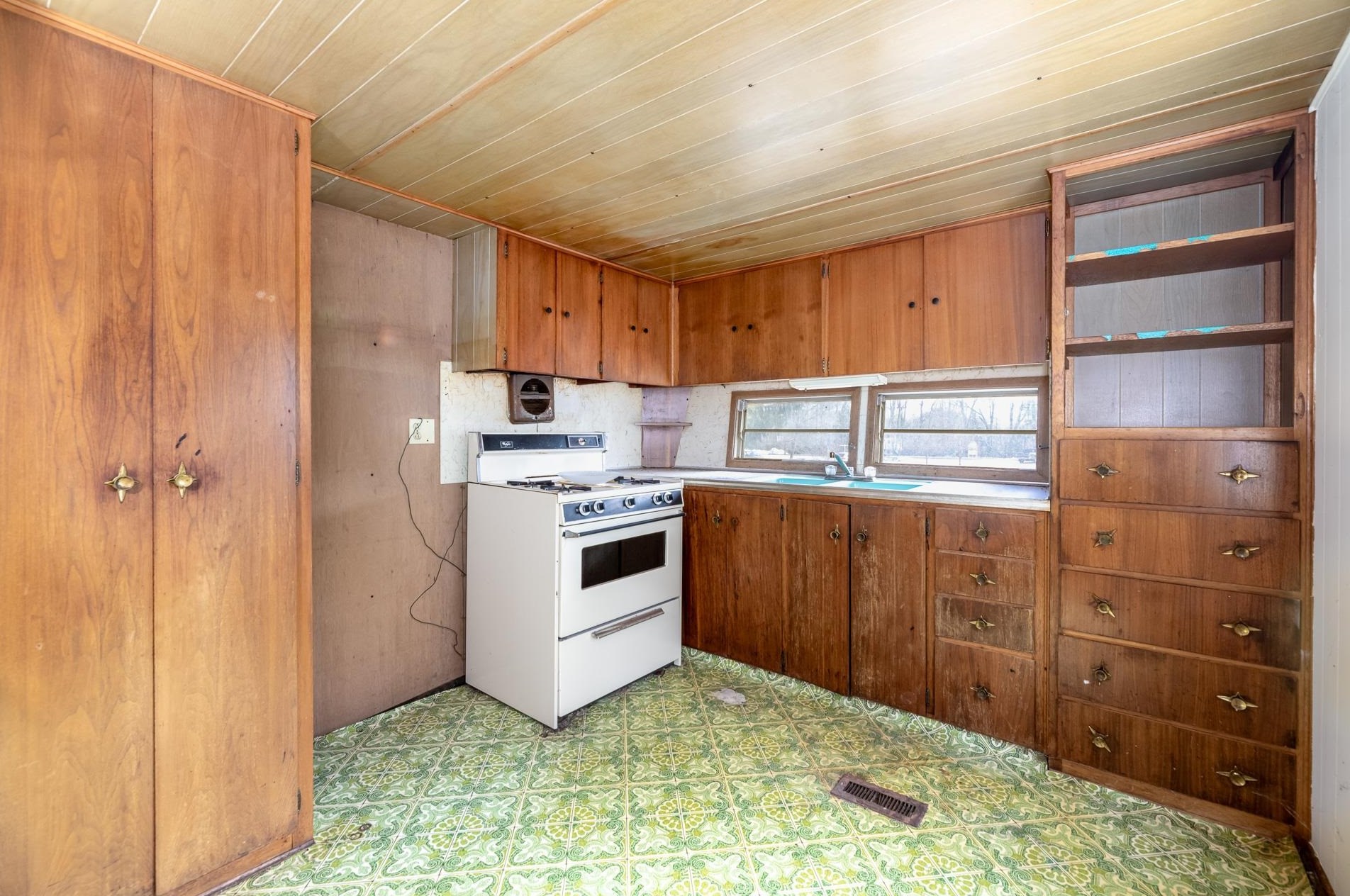 4 Circle Dr, Meredith NH  03253-6304 exterior