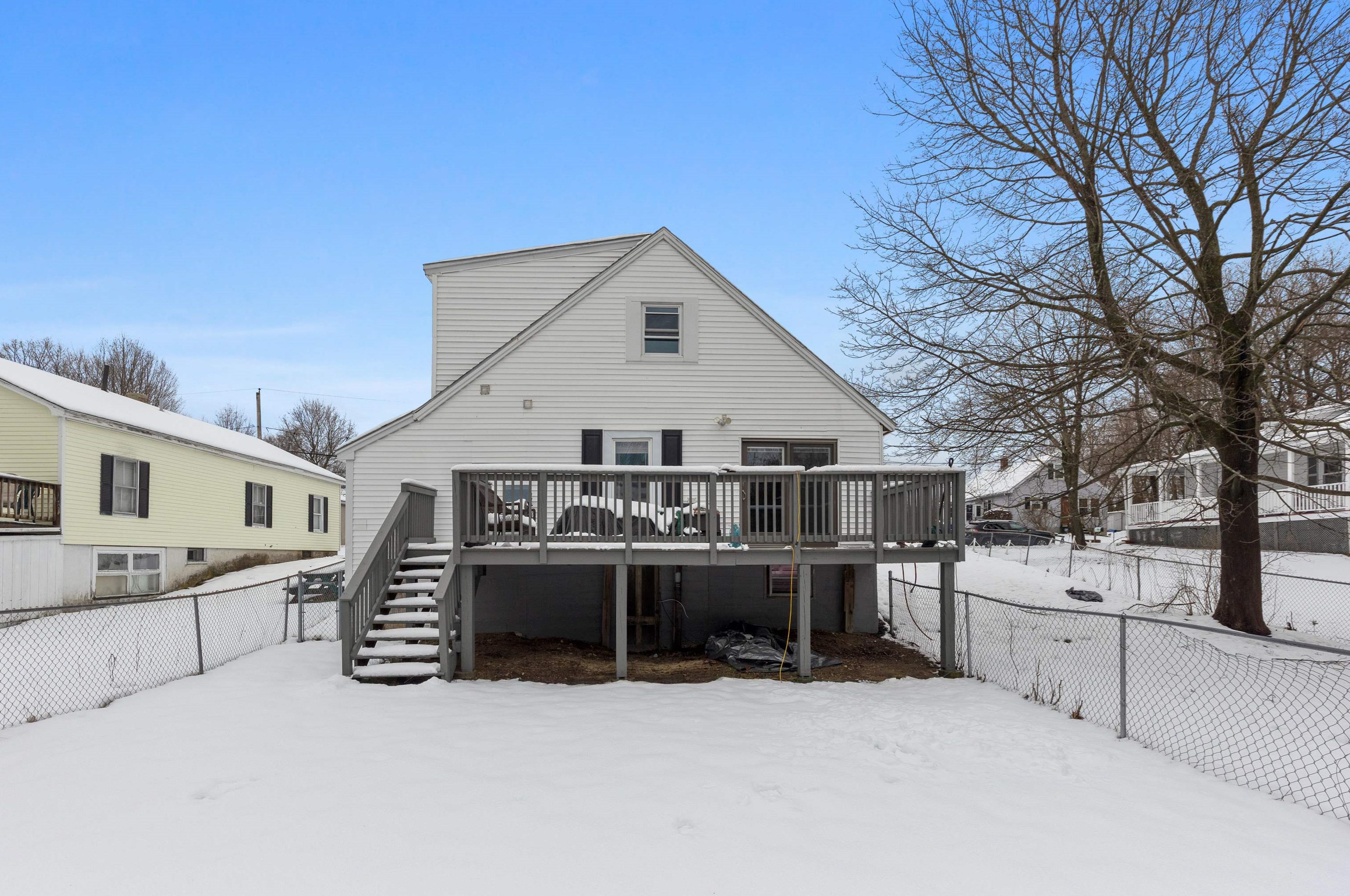 63 Garvin Ave, Manchester NH  03109-5519 exterior