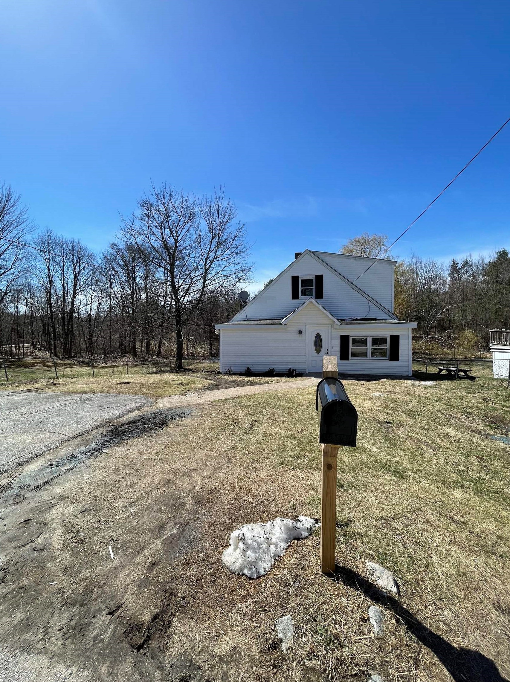 63 Garvin Ave, Manchester NH  03109-5519 exterior