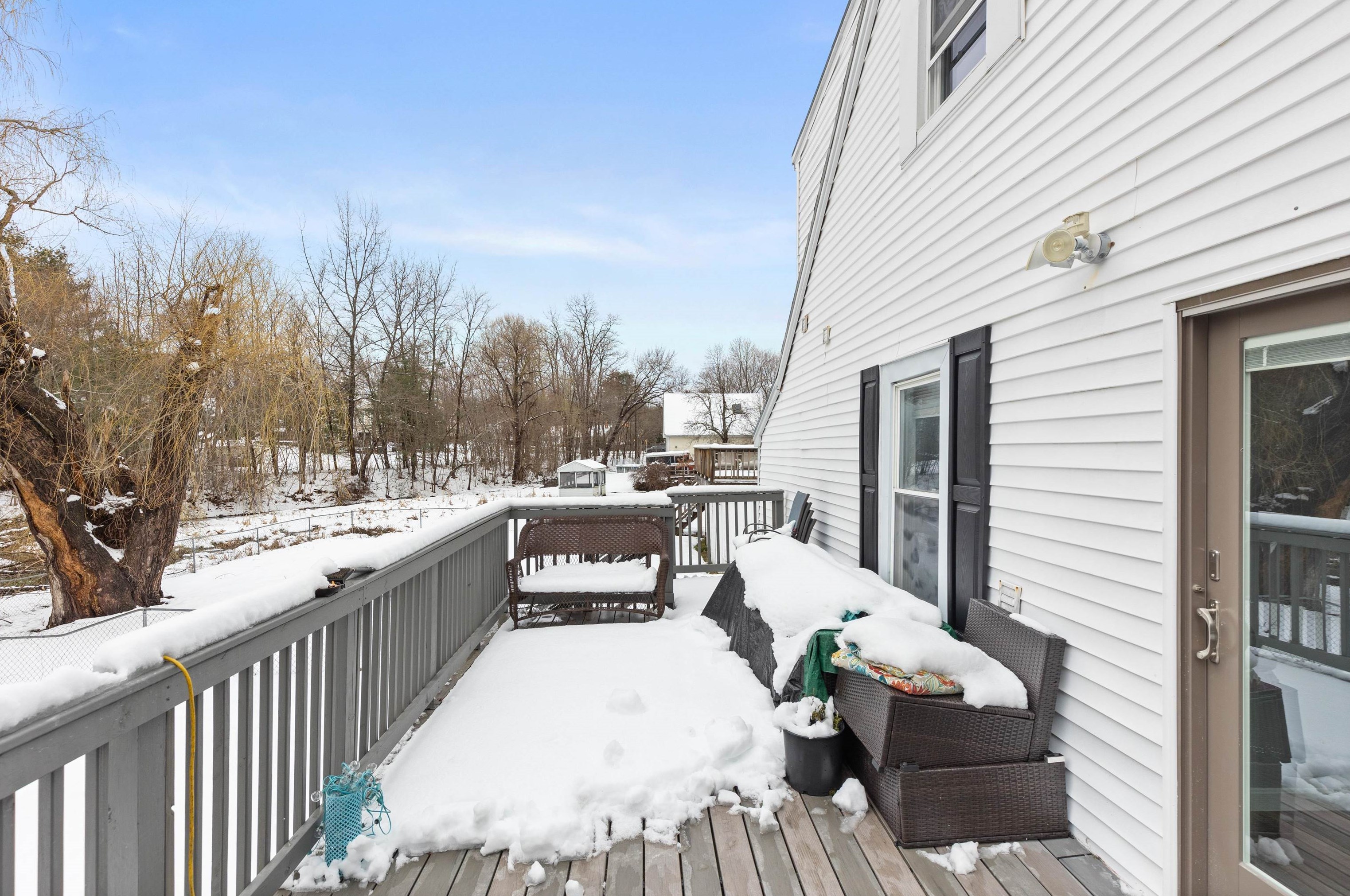 63 Garvin Ave, Manchester NH  03109-5519 exterior