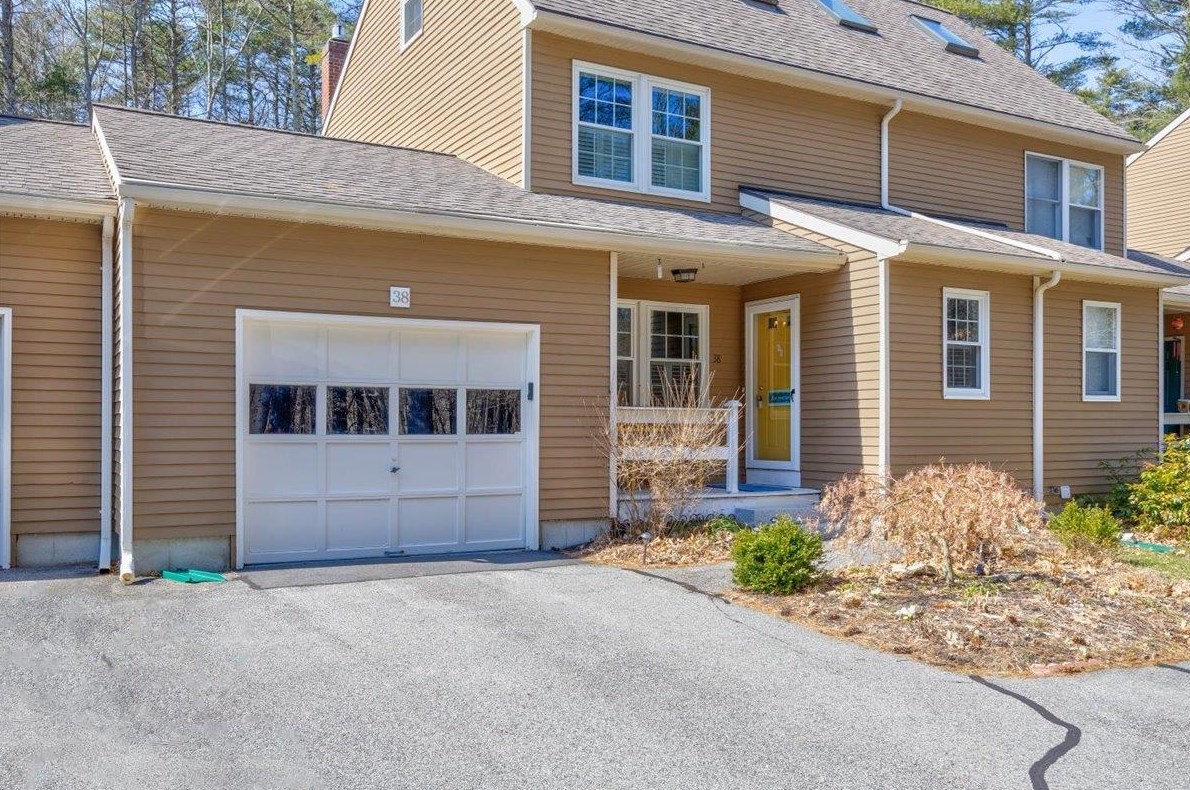 38 Swaan Dr, Lee NH  03861-6636 exterior
