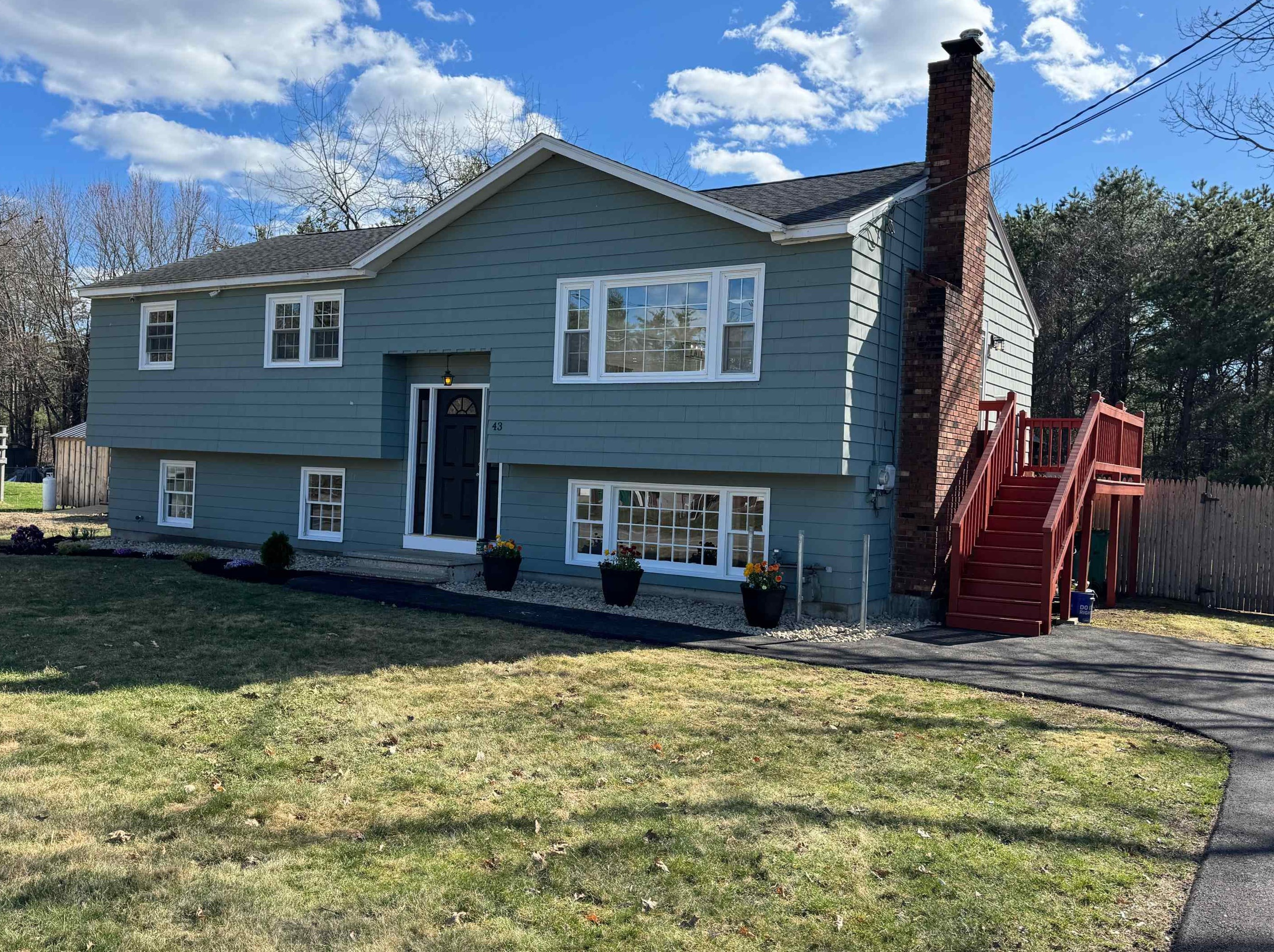 43 Salmon Falls Rd, Rochester NH  03868-8620 exterior