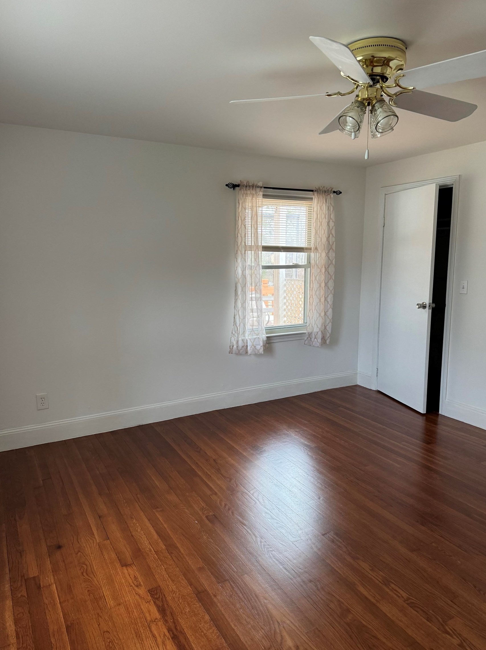 265 Dunbarton Rd, Manchester NH  03102-2596 exterior