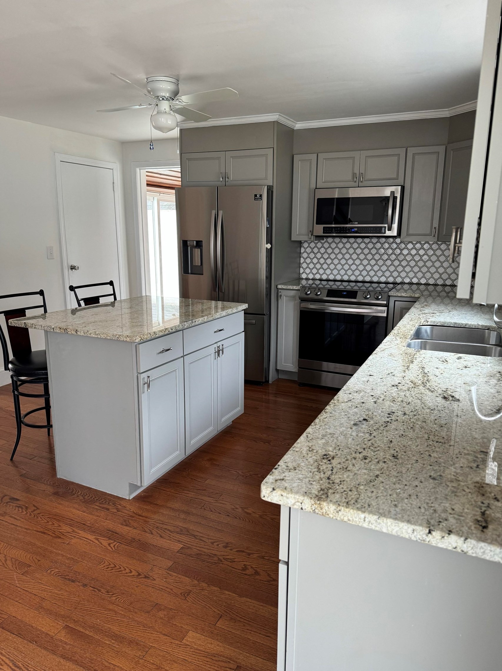 265 Dunbarton Rd, Manchester NH  03102-2596 exterior