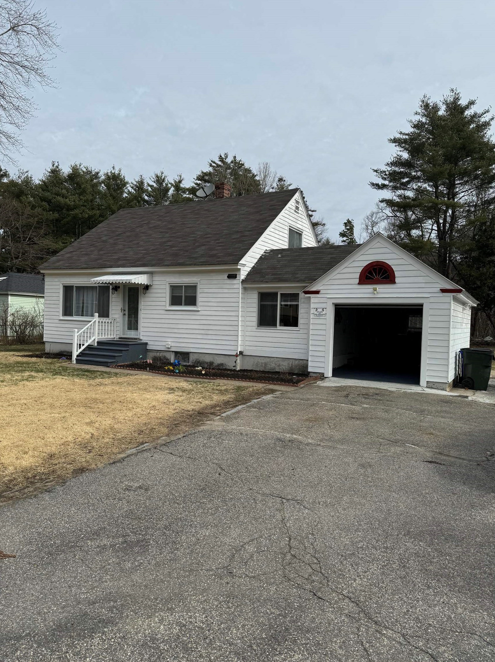 265 Dunbarton Rd, Manchester NH  03102-2596 exterior