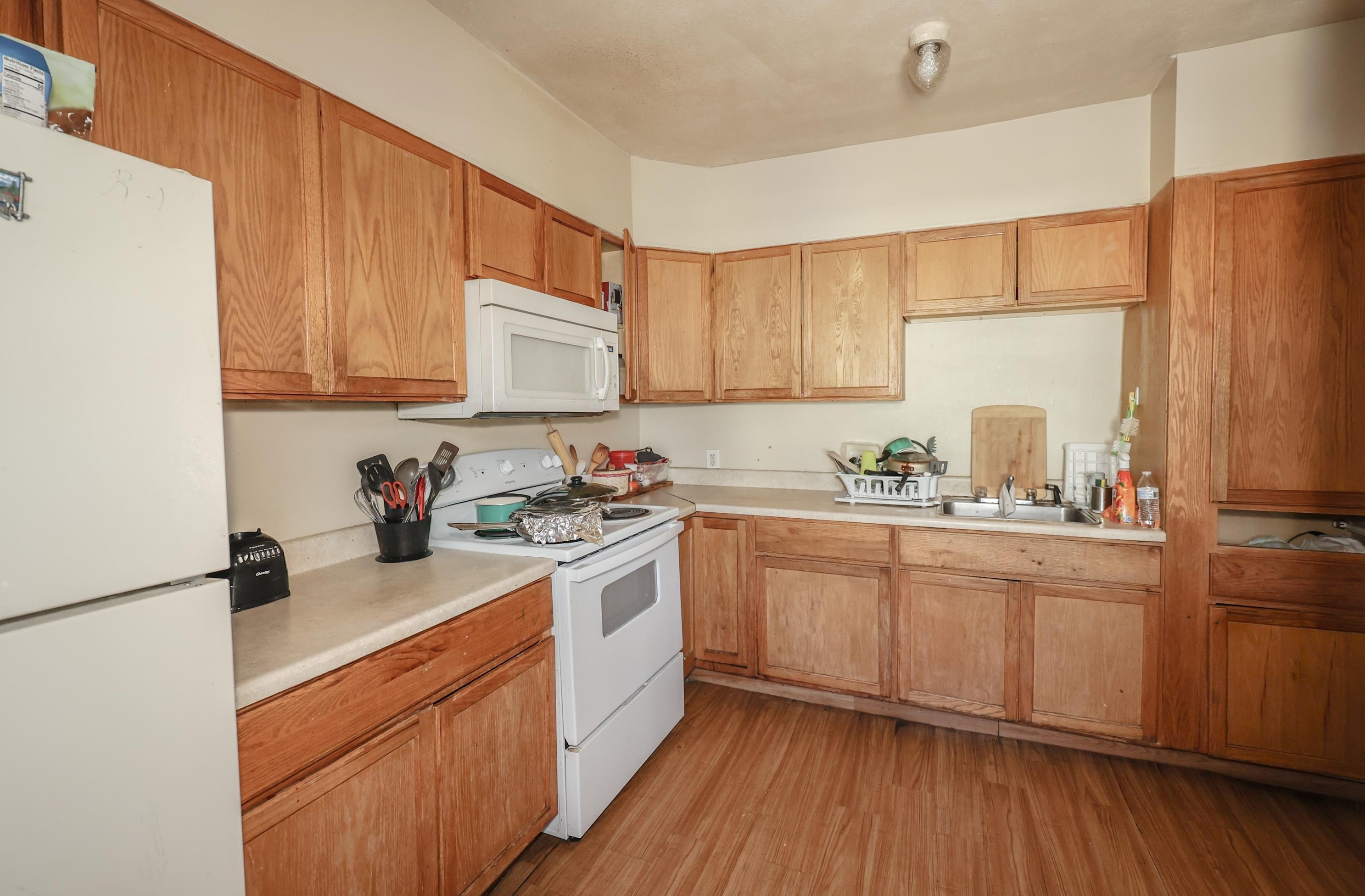 330 Spruce St, Manchester NH 03103-4812 exterior