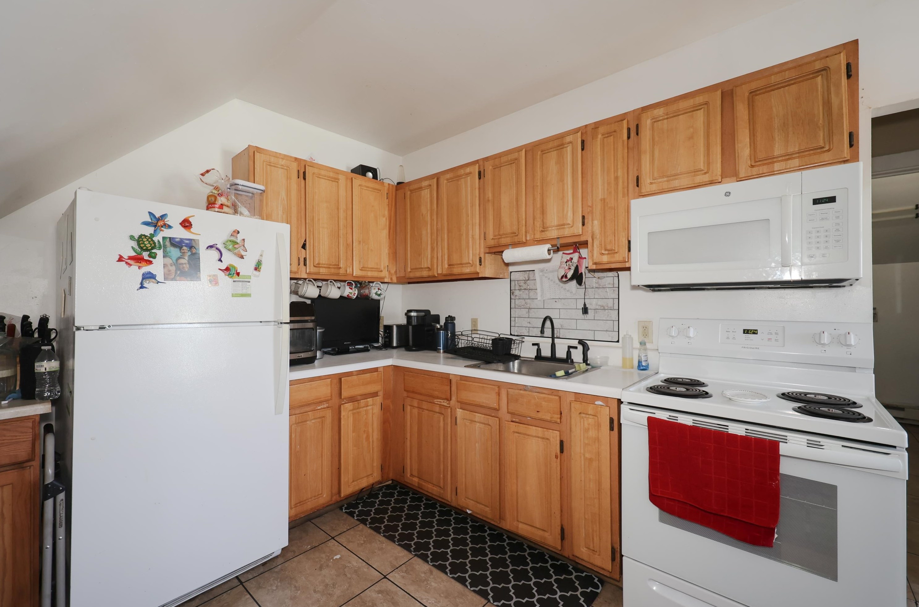 330 Spruce St, Manchester NH 03103-4812 exterior