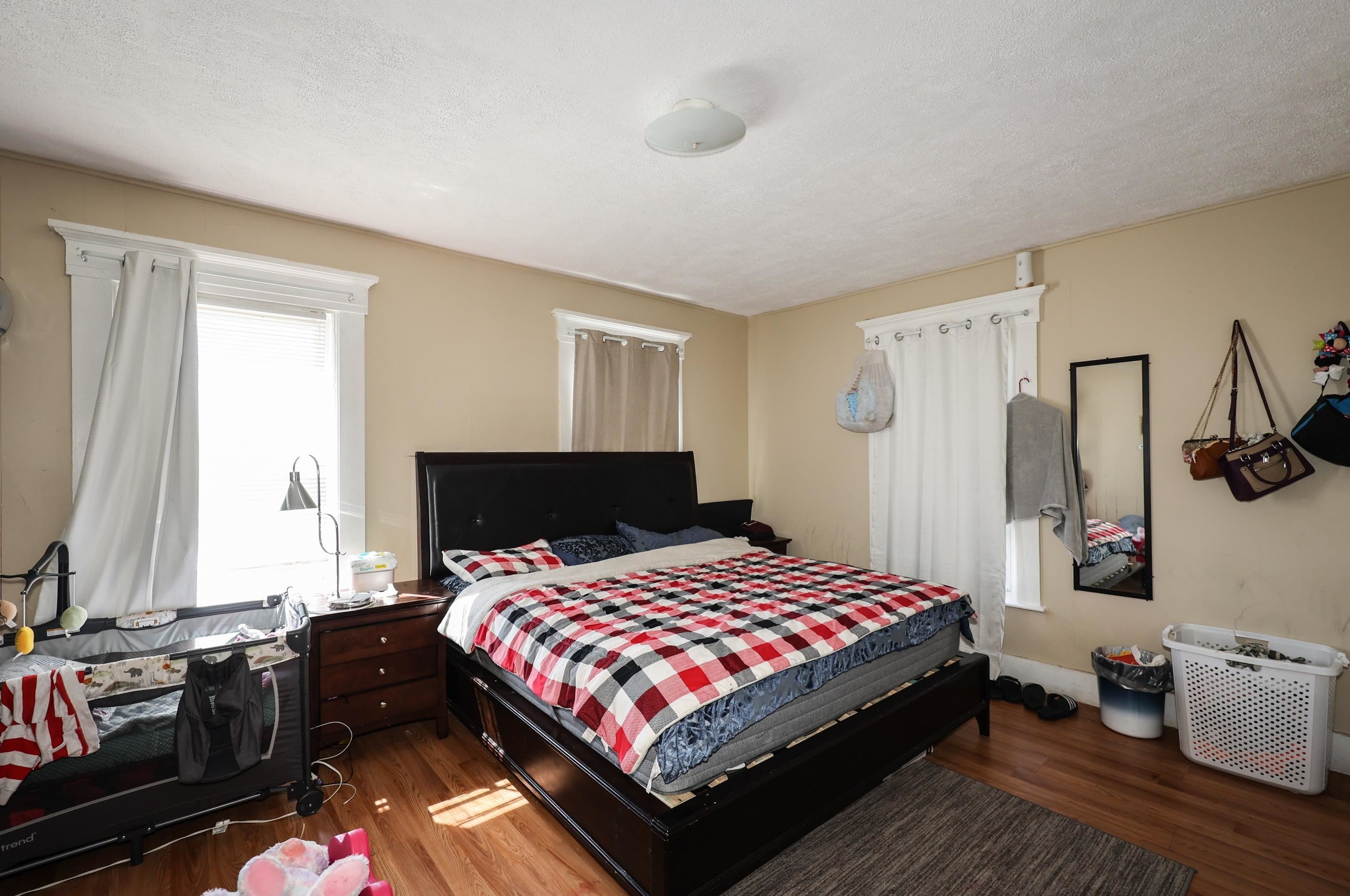 330 Spruce St, Manchester NH 03103-4812 exterior