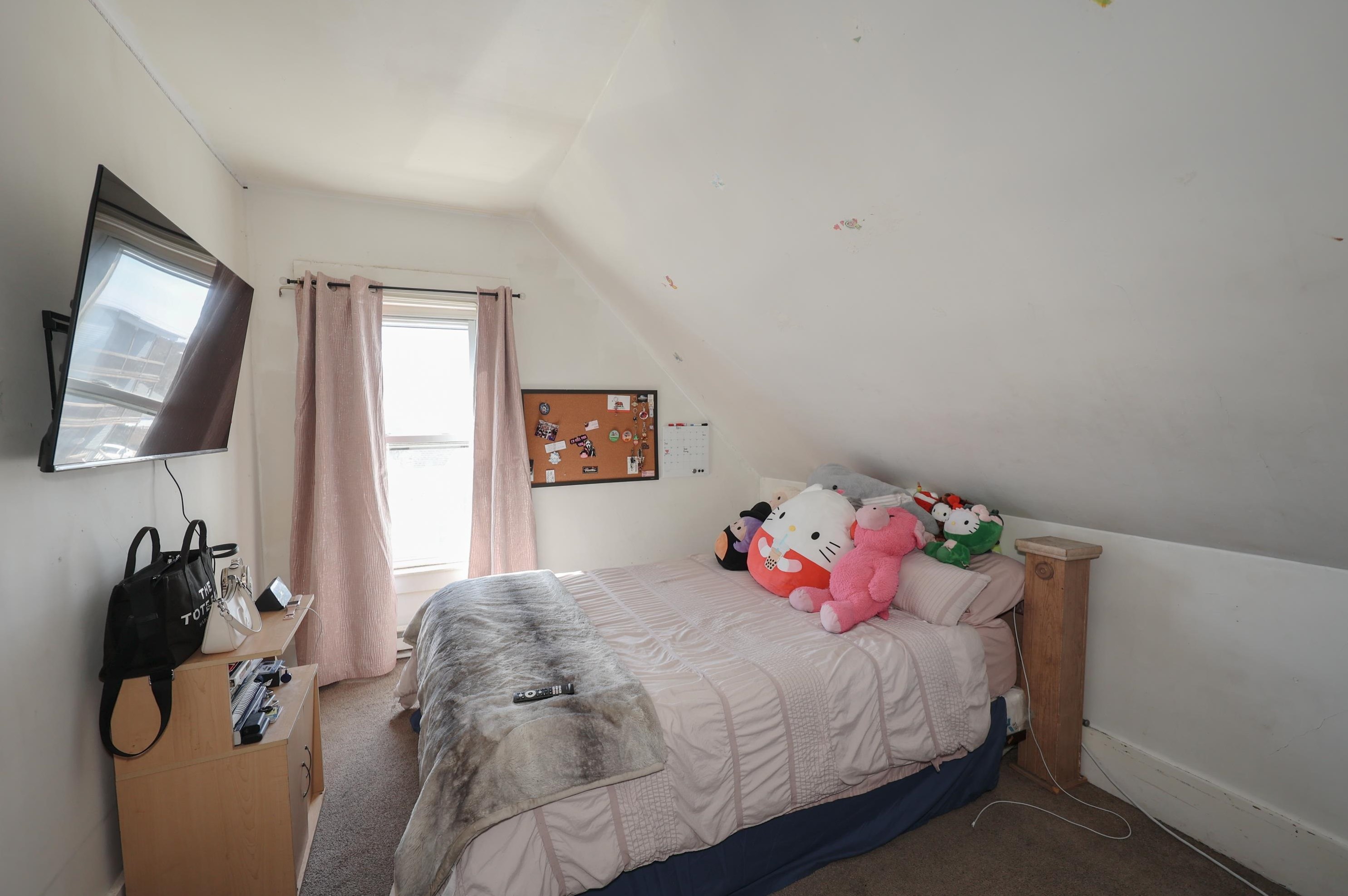 330 Spruce St, Manchester NH 03103-4812 exterior