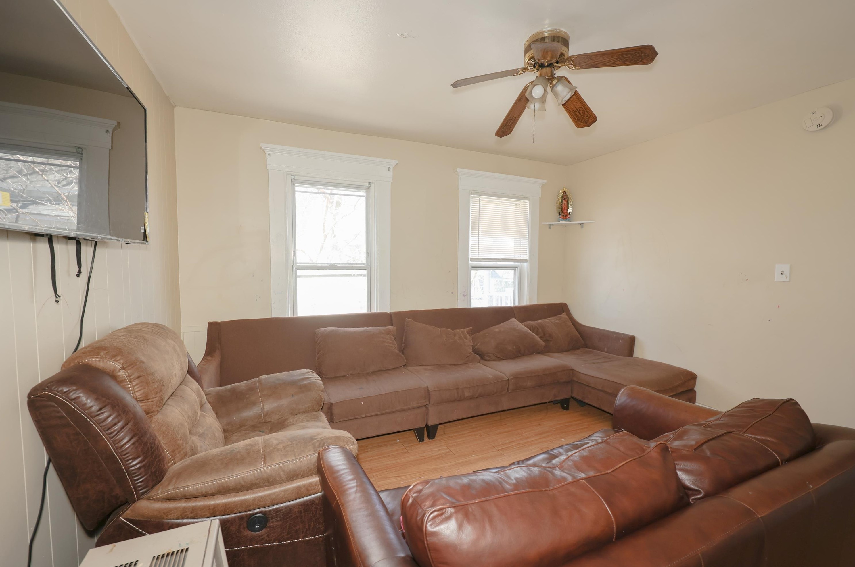 330 Spruce St, Manchester NH 03103-4812 exterior