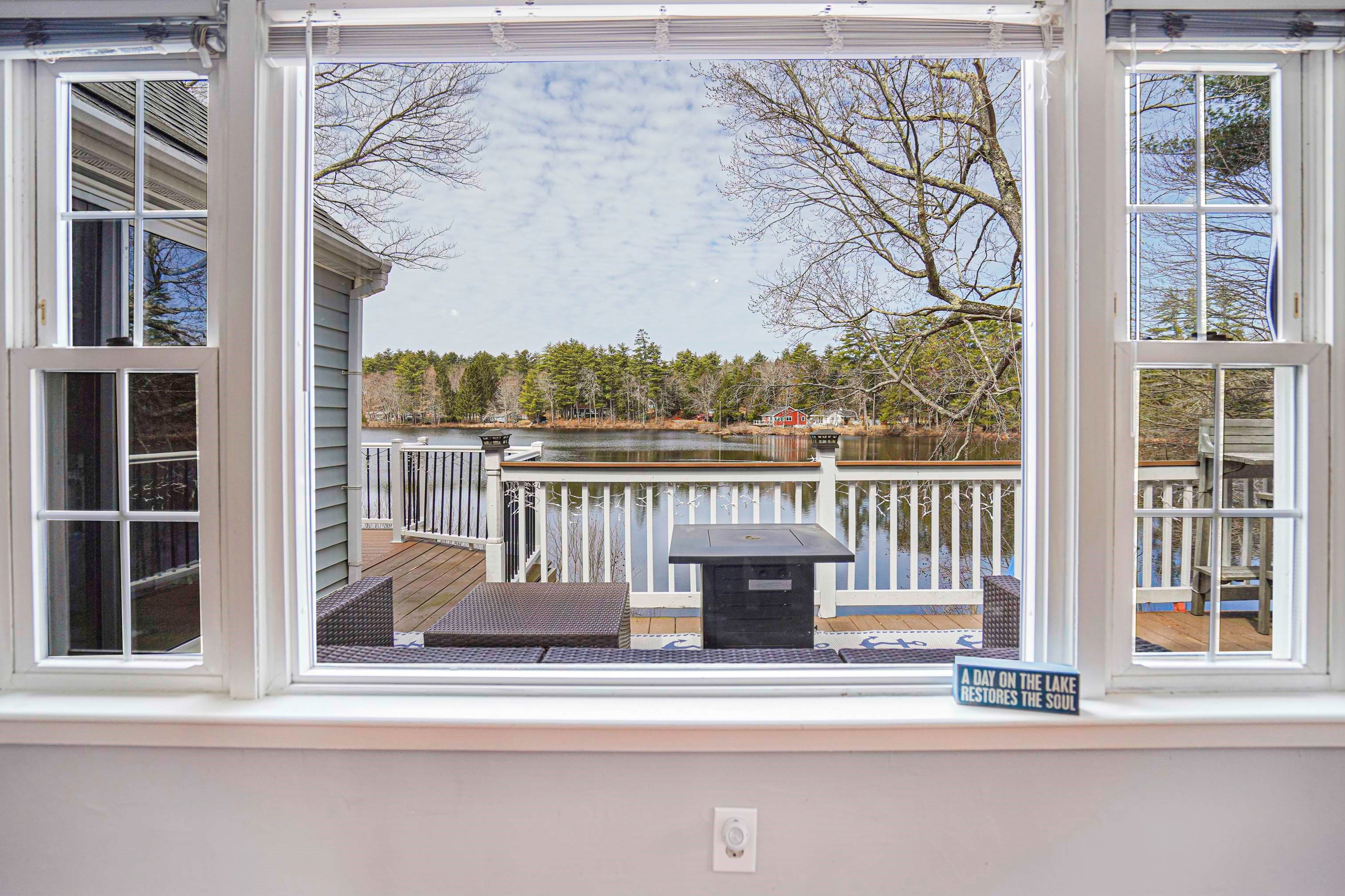 10 Lewis Dr, Deerfield NH  03037-1132 exterior