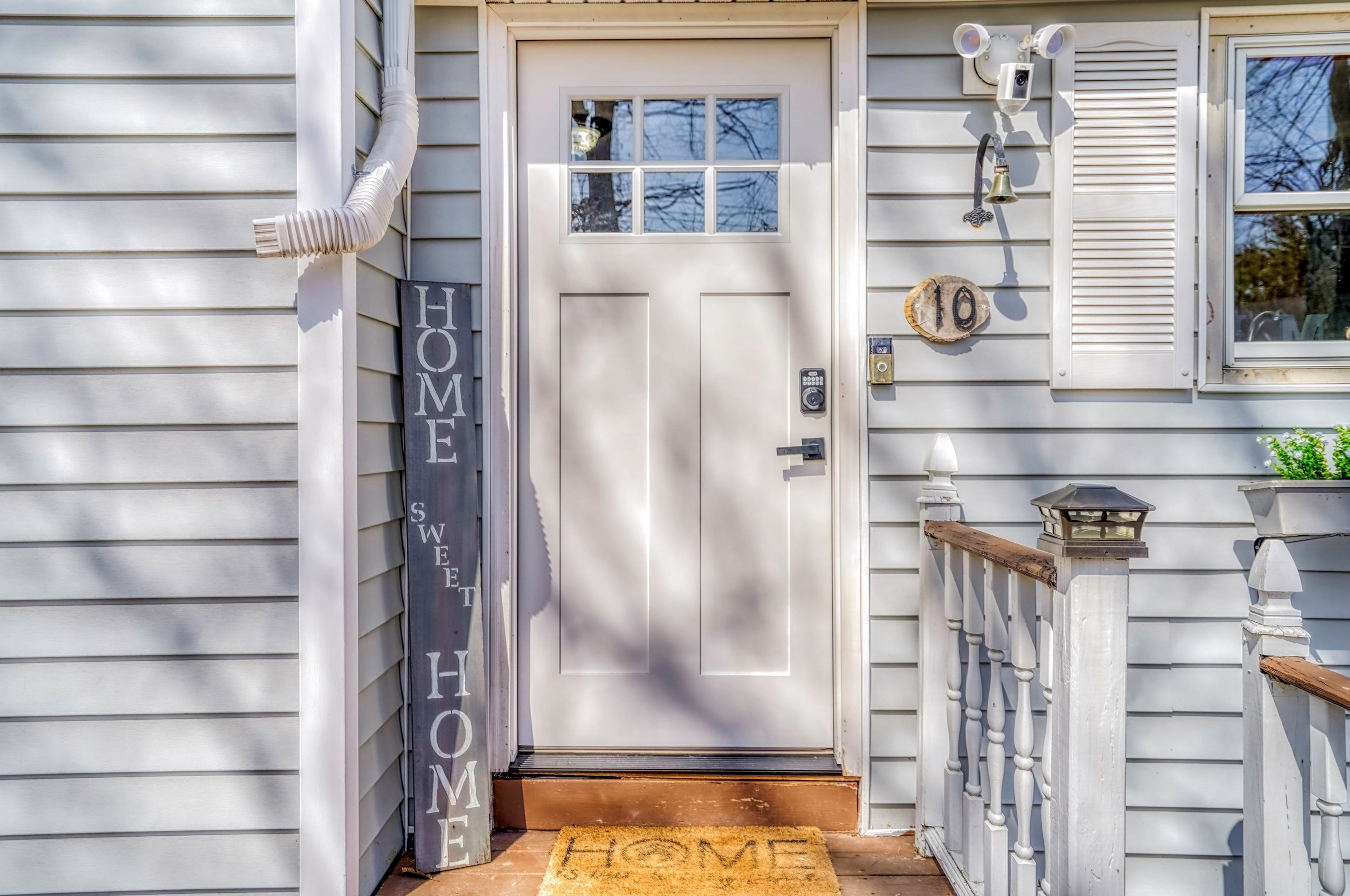 10 Lewis Dr, Deerfield NH  03037-1132 exterior