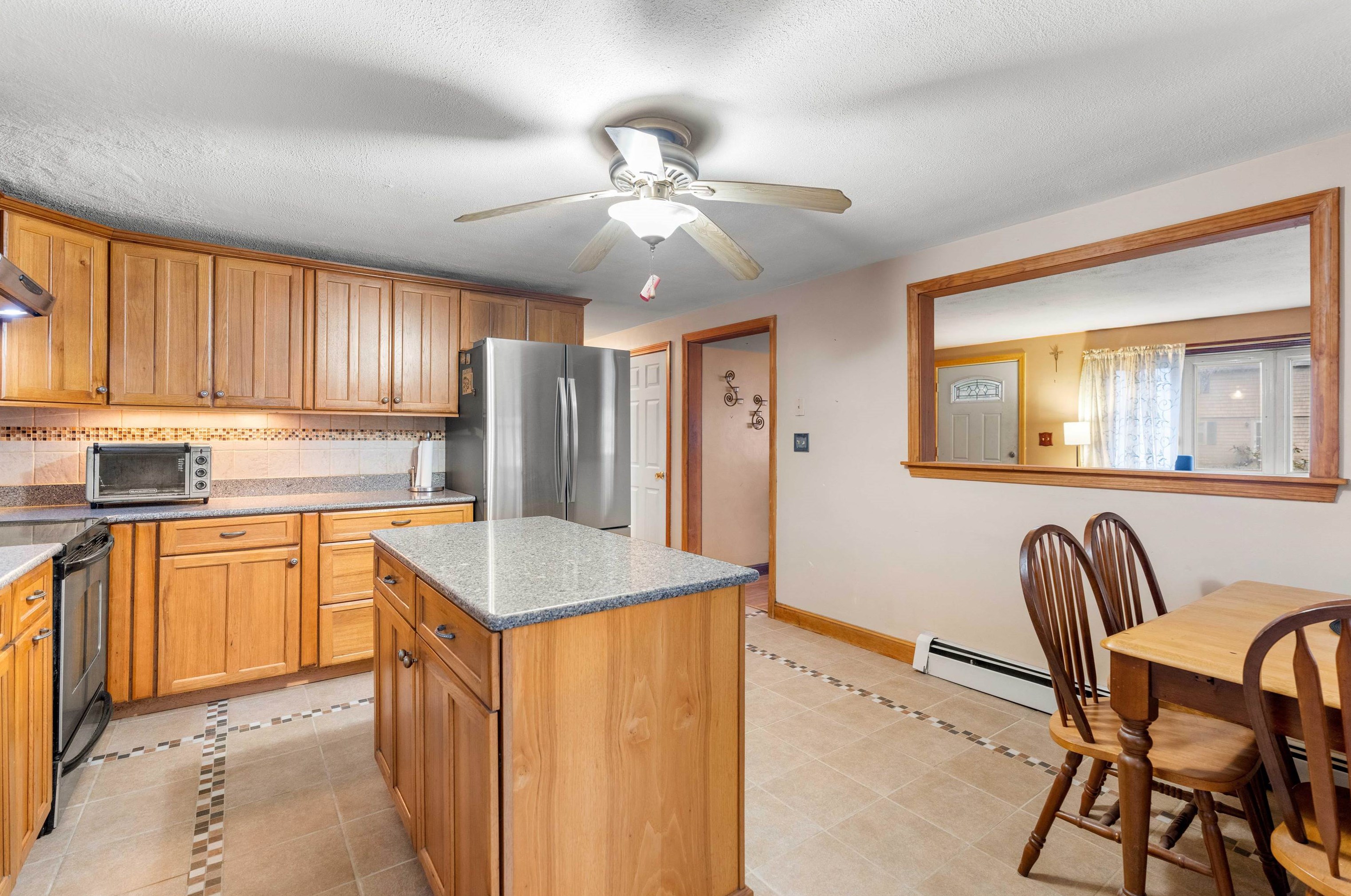 6 Shady Ln, Plaistow NH 03865-2110 exterior