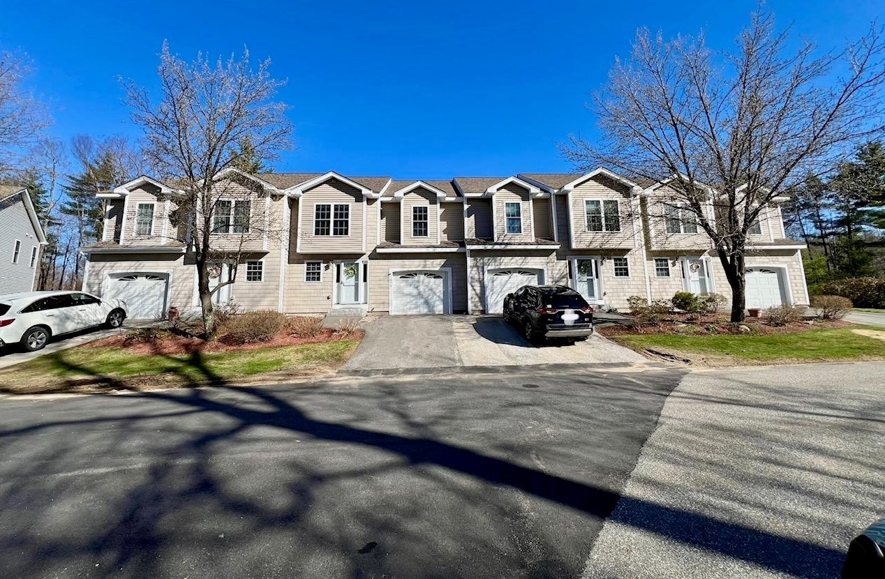 1465 Hooksett Rd, Manchester NH  03106-1860 exterior