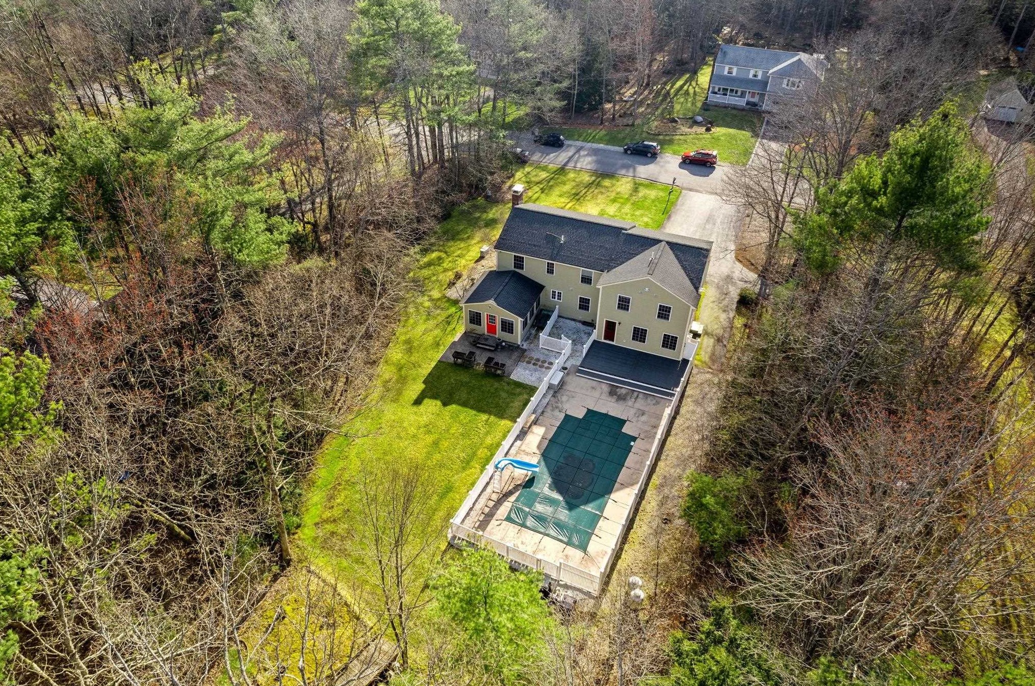 18 Wentworth Dr, Manchester NH  03110-4718 exterior