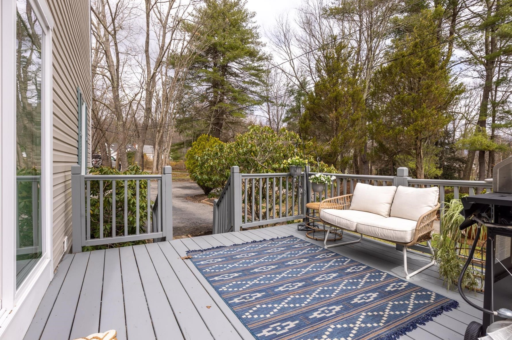 157 Exeter Rd, Newmarket NH  03857-2033 exterior