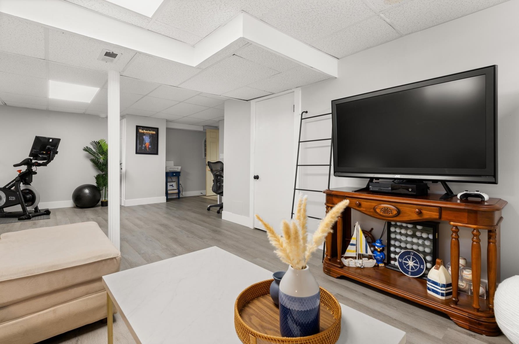 157 Exeter Rd, Newmarket NH  03857-2033 exterior