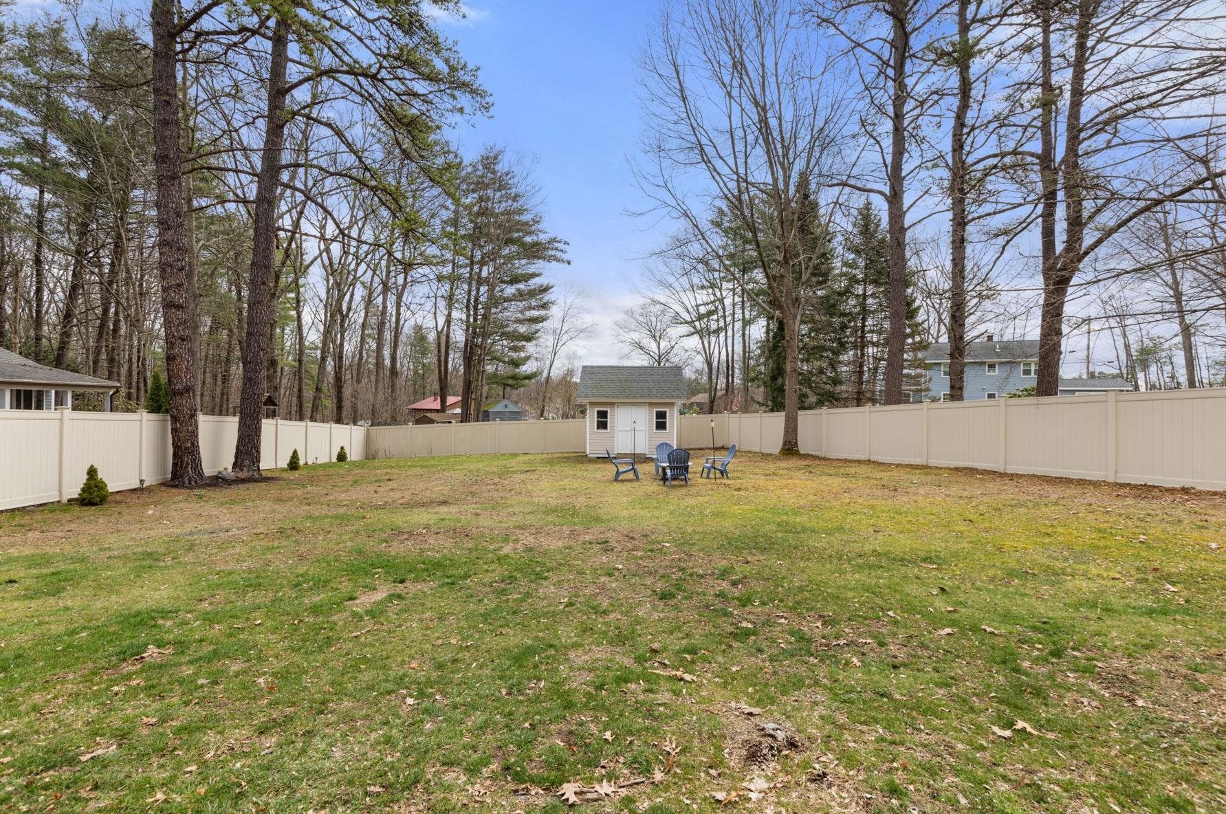 157 Exeter Rd, Newmarket NH  03857-2033 exterior