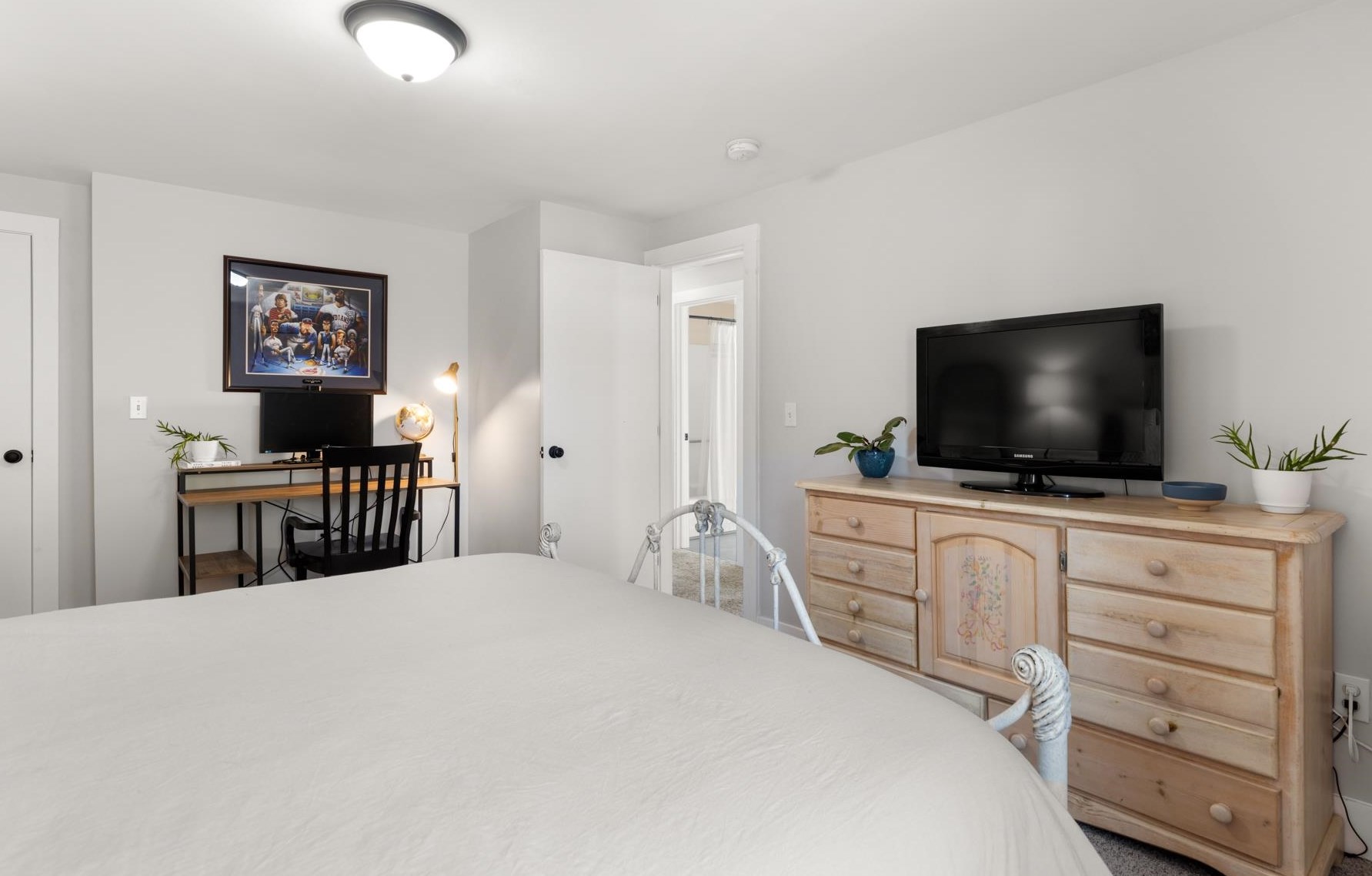 157 Exeter Rd, Newmarket NH  03857-2033 exterior