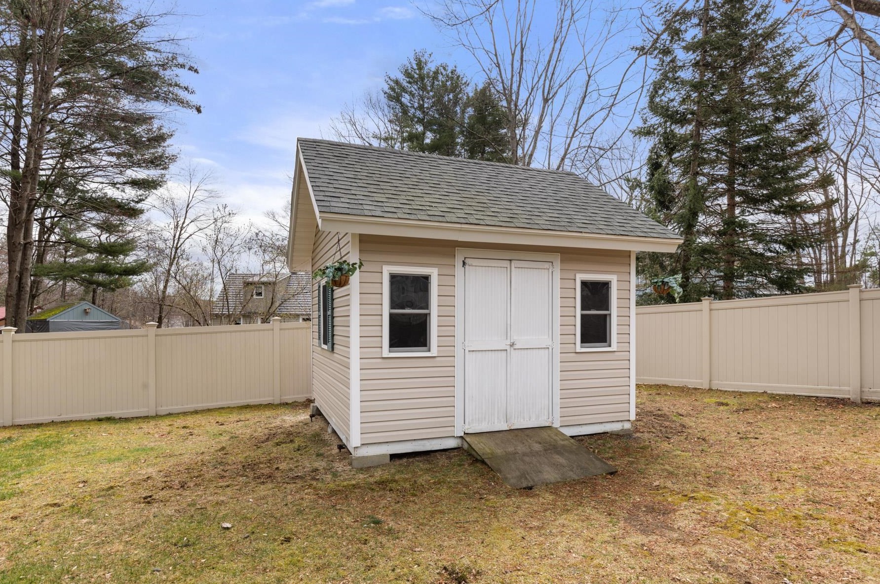 157 Exeter Rd, Newmarket NH  03857-2033 exterior