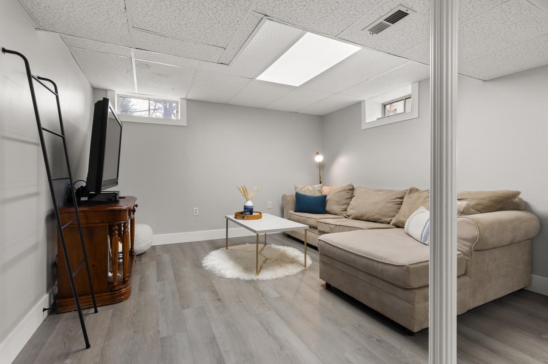 157 Exeter Rd, Newmarket NH  03857-2033 exterior