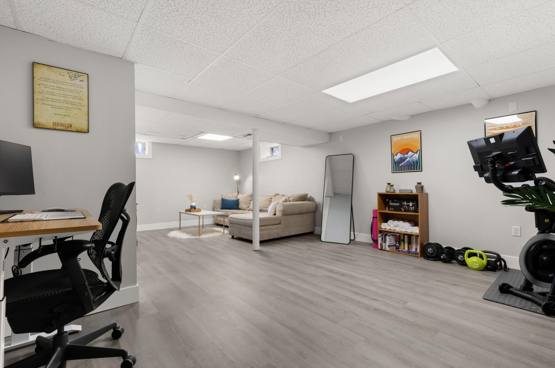 157 Exeter Rd, Newmarket NH  03857-2033 exterior