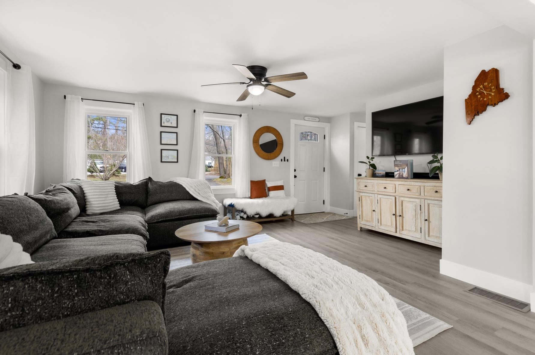 157 Exeter Rd, Newmarket NH  03857-2033 exterior