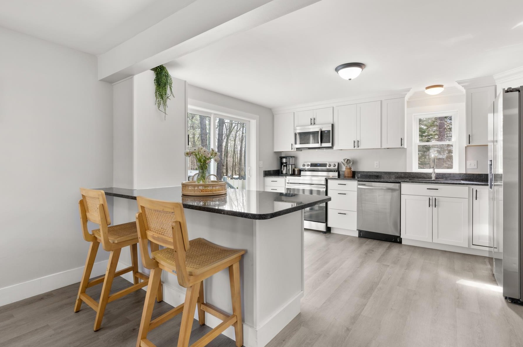 157 Exeter Rd, Newmarket NH  03857-2033 exterior