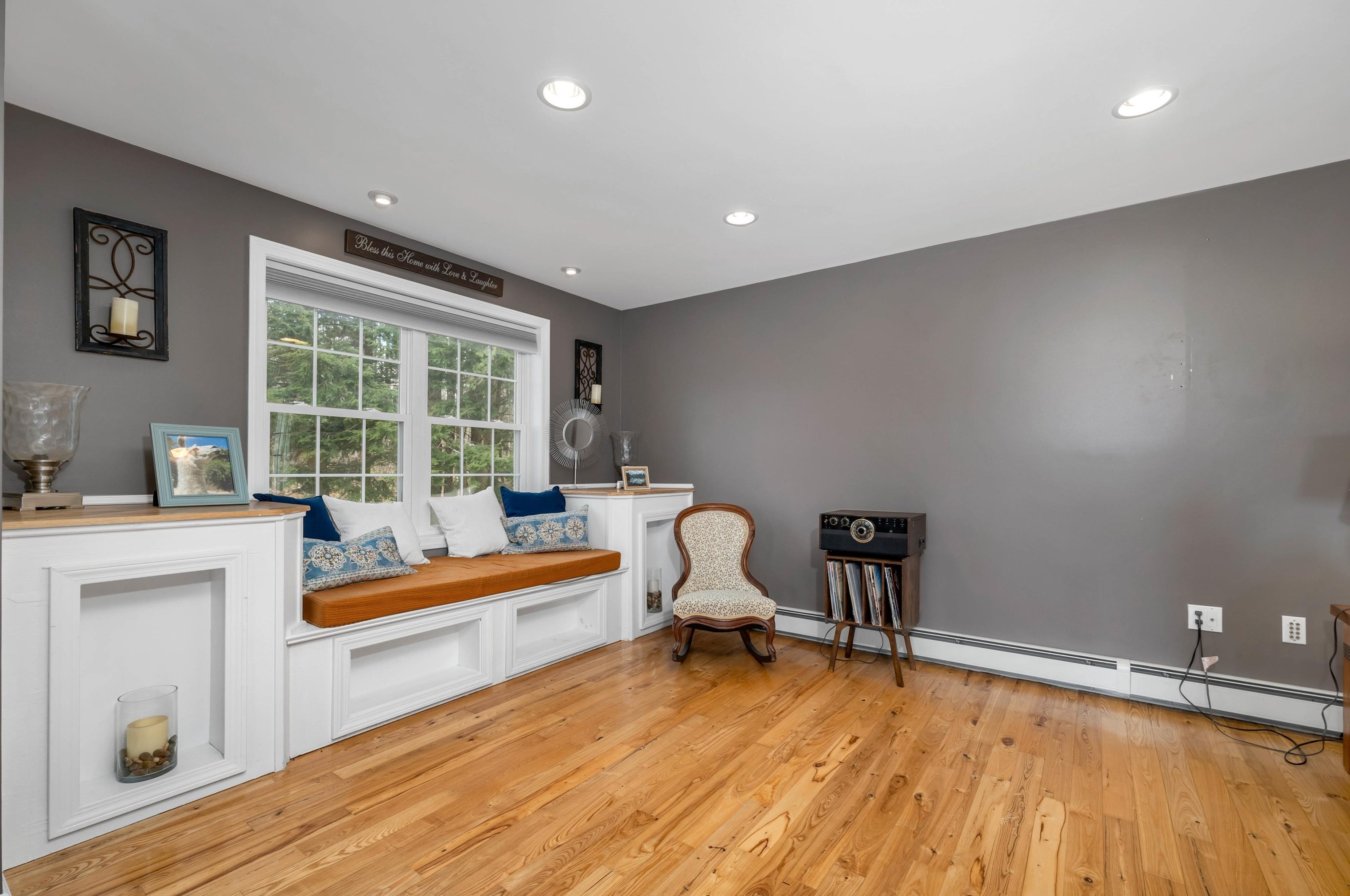 19 Meadow Lark Ln, Chichester NH  03234-4820 exterior