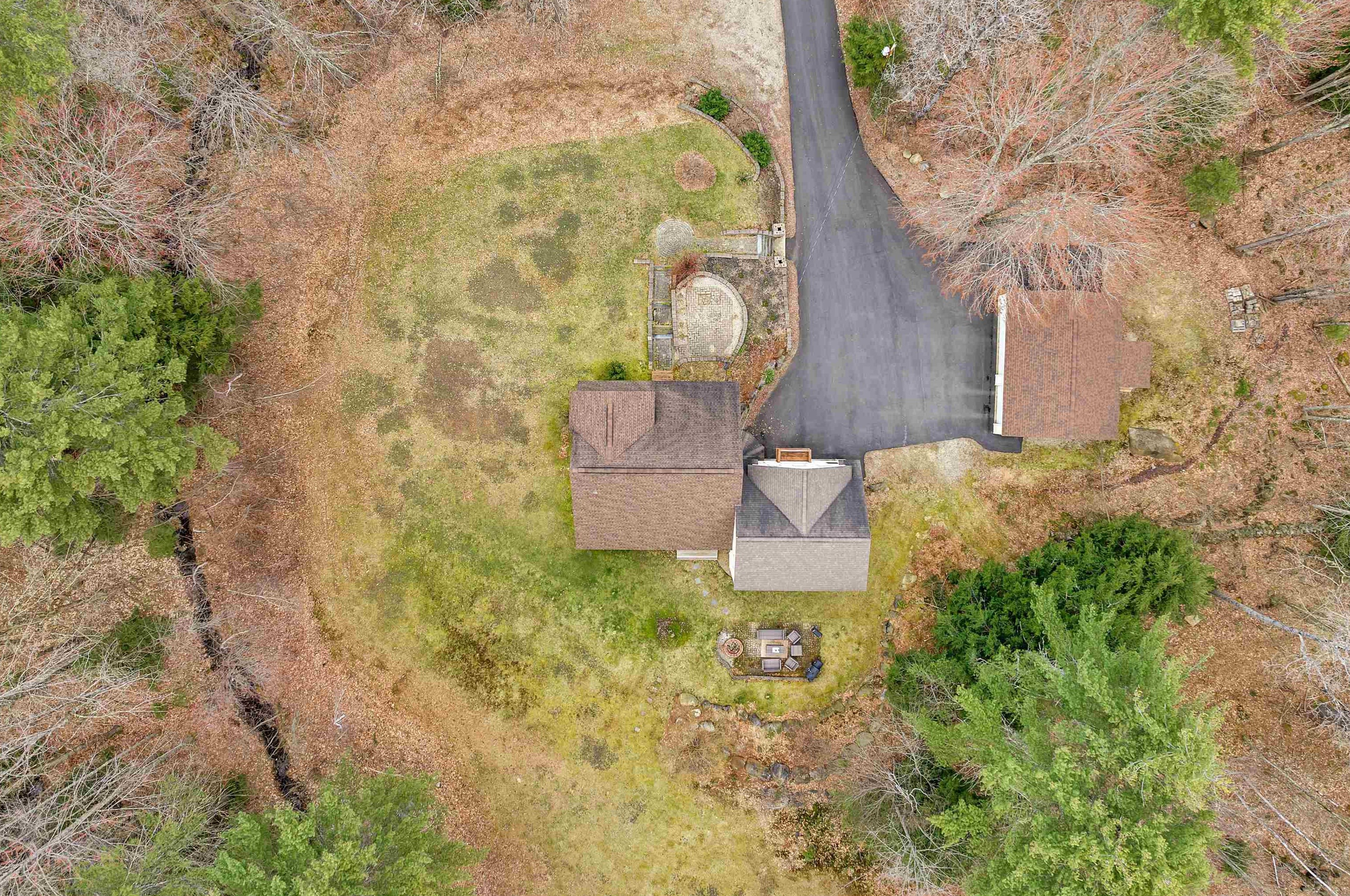 19 Meadow Lark Ln, Chichester NH  03234-4820 exterior