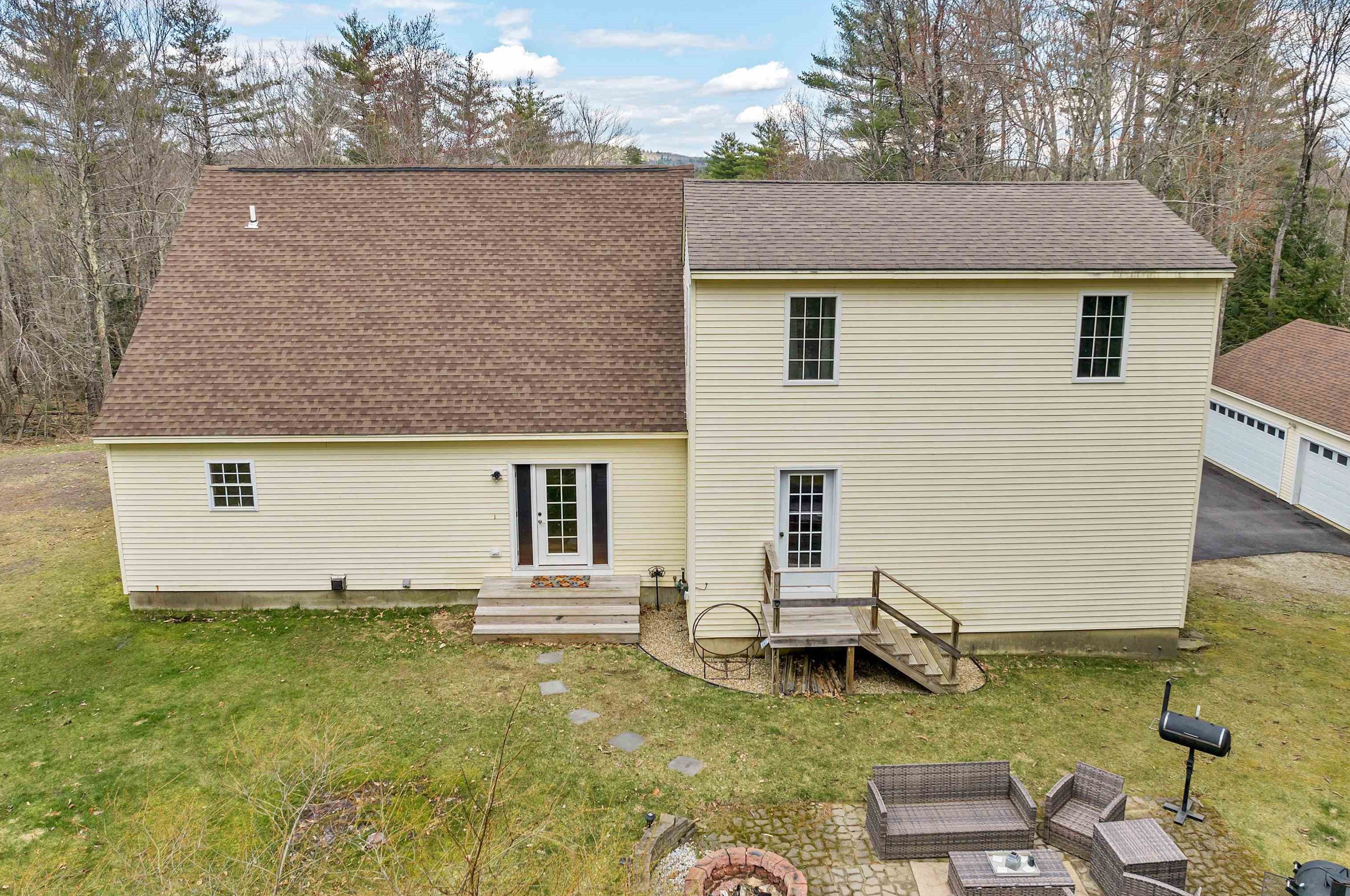 19 Meadow Lark Ln, Chichester NH  03234-4820 exterior