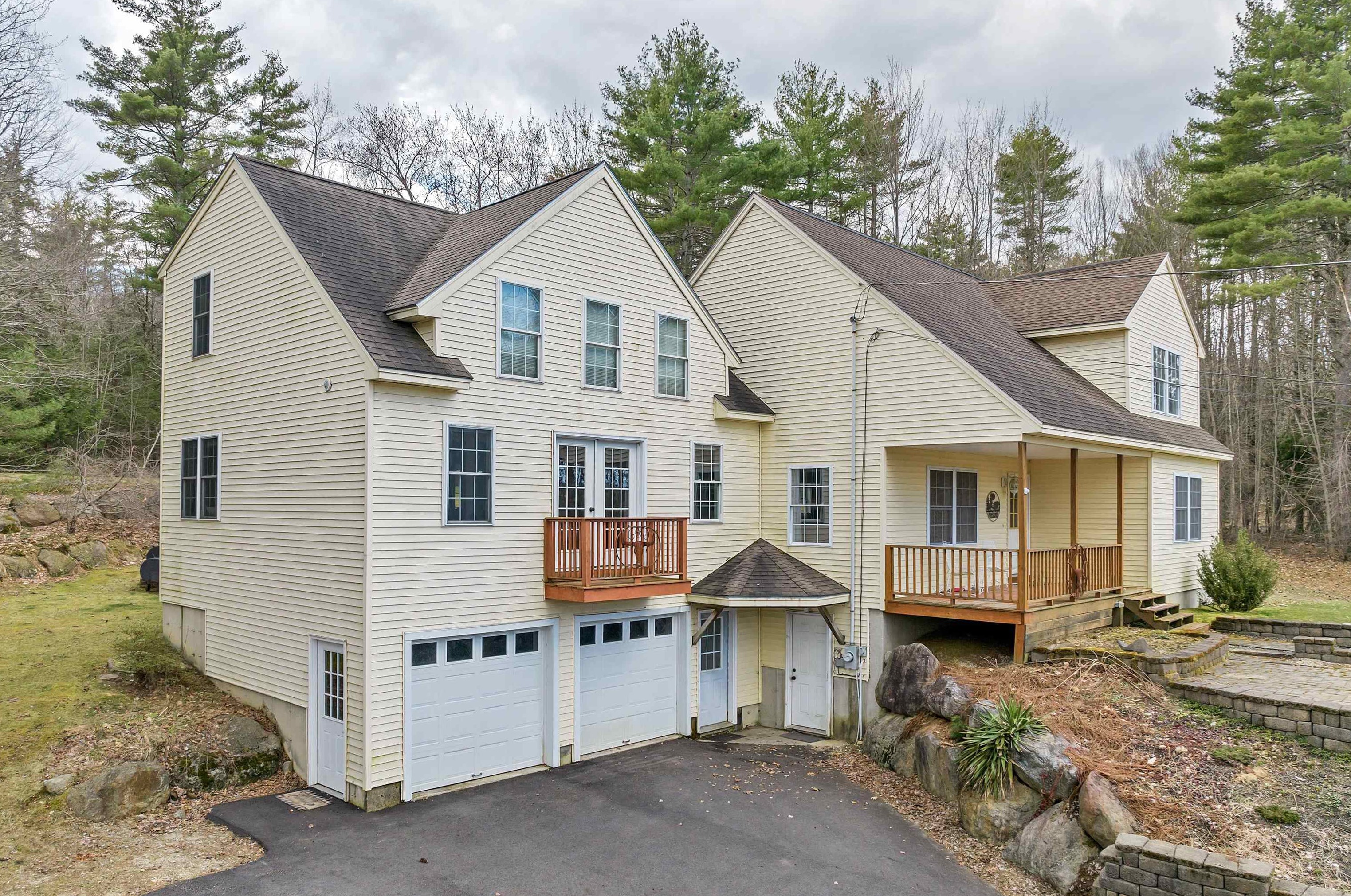 19 Meadow Lark Ln, Chichester NH  03234-4820 exterior
