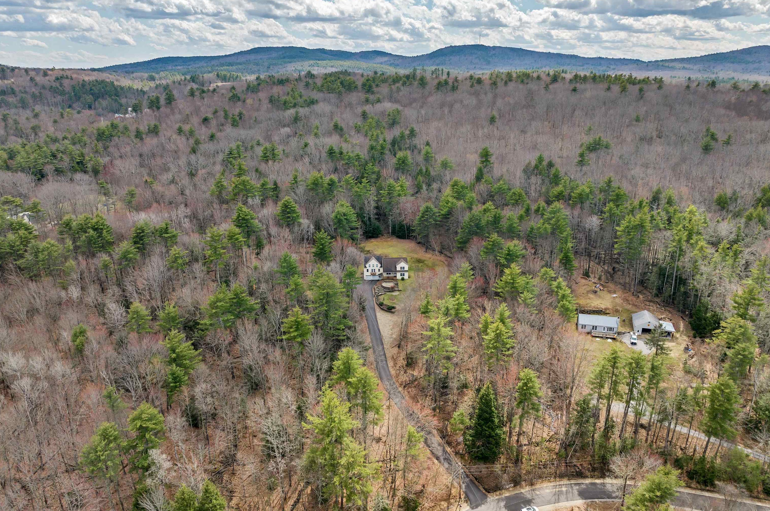 19 Meadow Lark Ln, Chichester NH  03234-4820 exterior