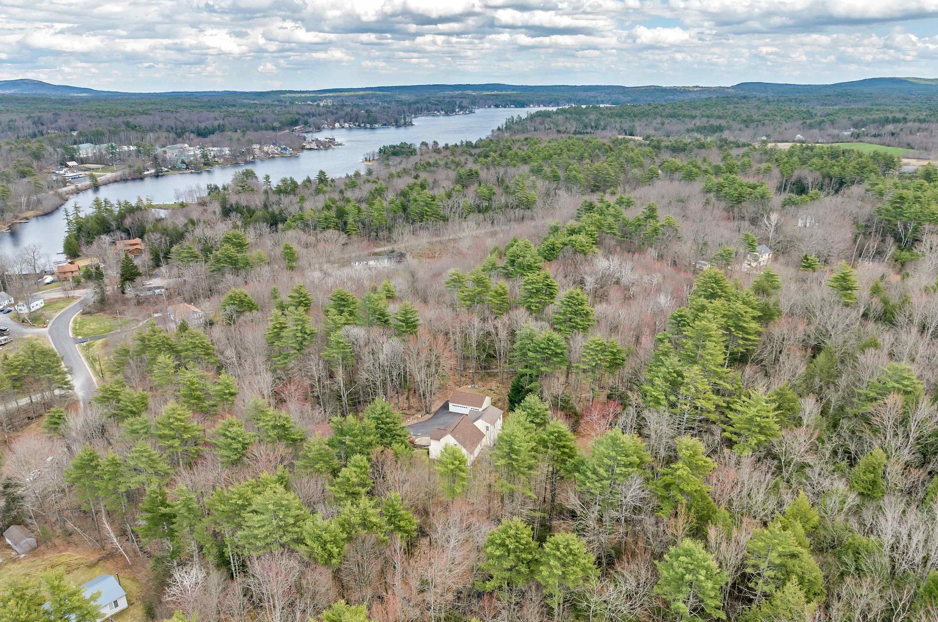 19 Meadow Lark Ln, Chichester NH  03234-4820 exterior