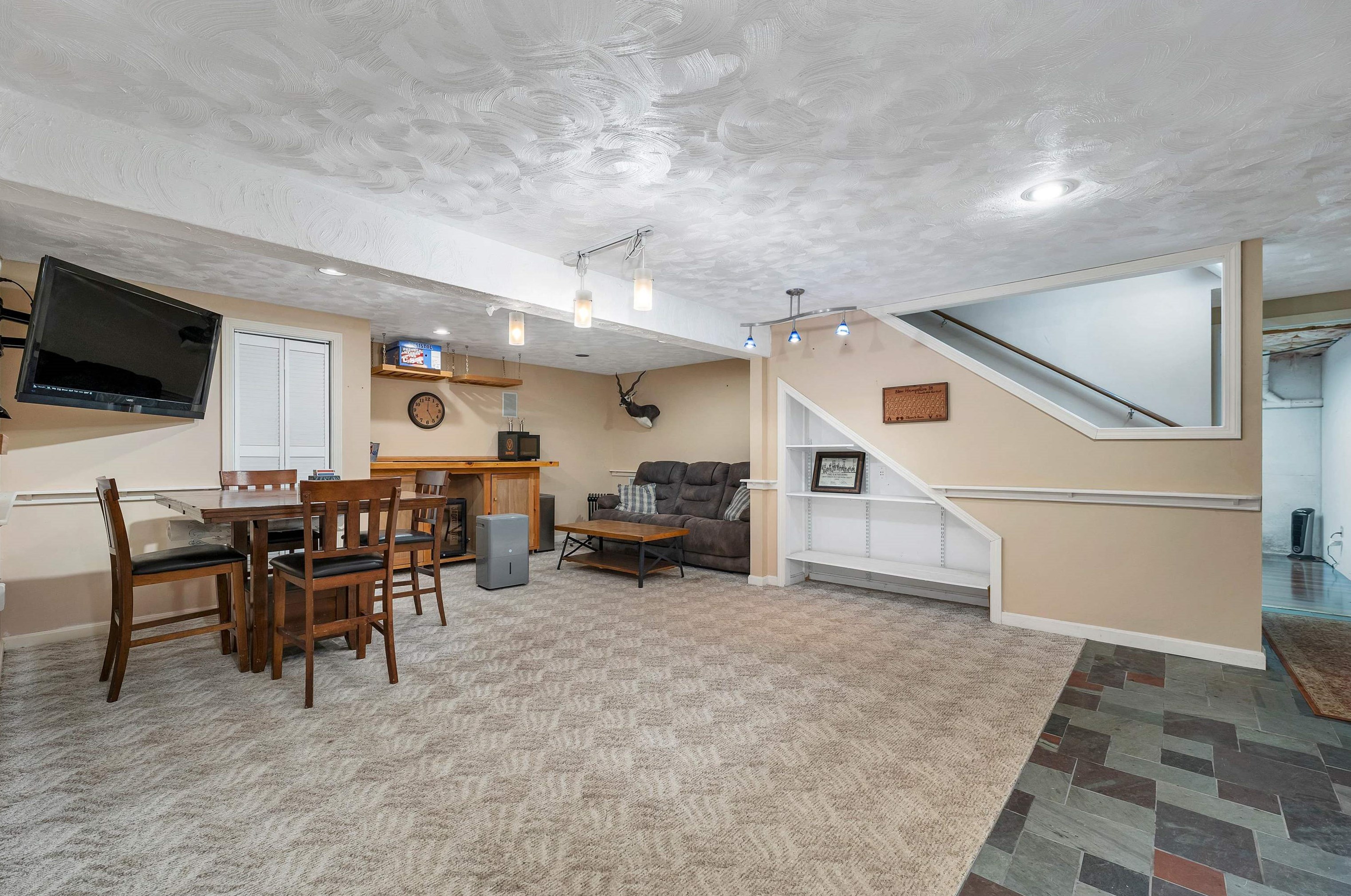 19 Meadow Lark Ln, Chichester NH  03234-4820 exterior