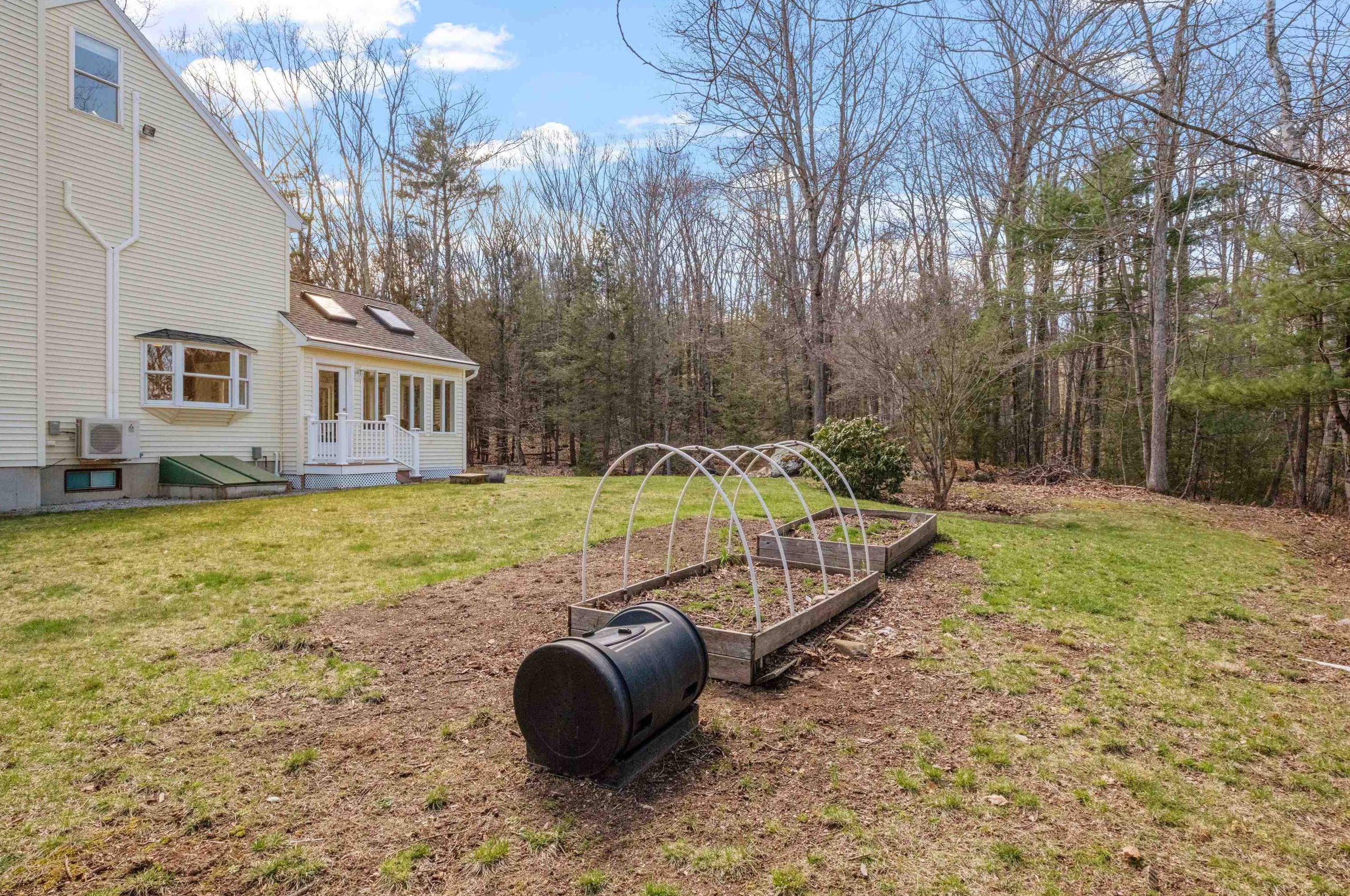 46 Elk Dr, Manchester NH  03110-4621 exterior