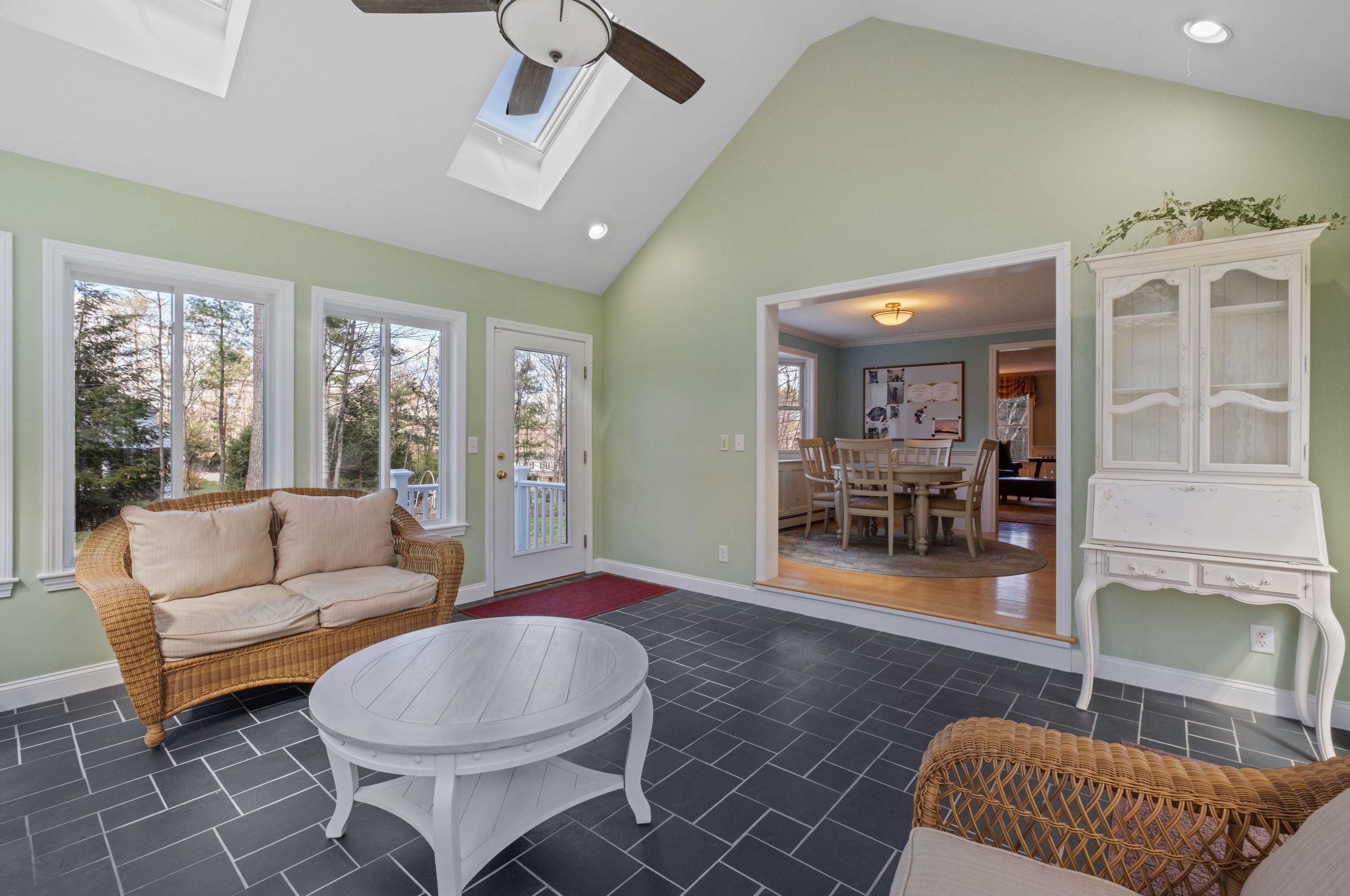 46 Elk Dr, Manchester NH  03110-4621 exterior