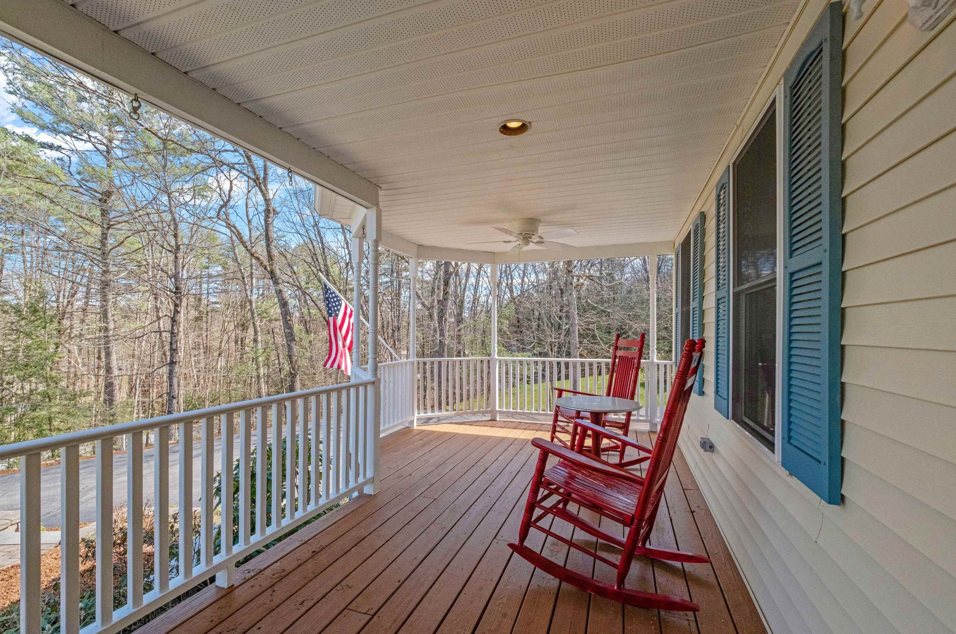 46 Elk Dr, Manchester NH  03110-4621 exterior