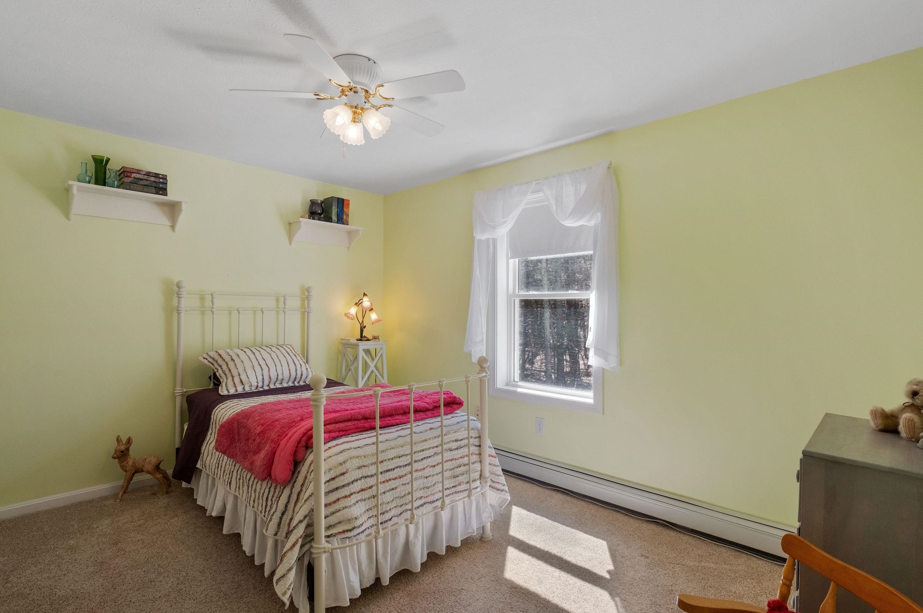 46 Elk Dr, Manchester NH  03110-4621 exterior
