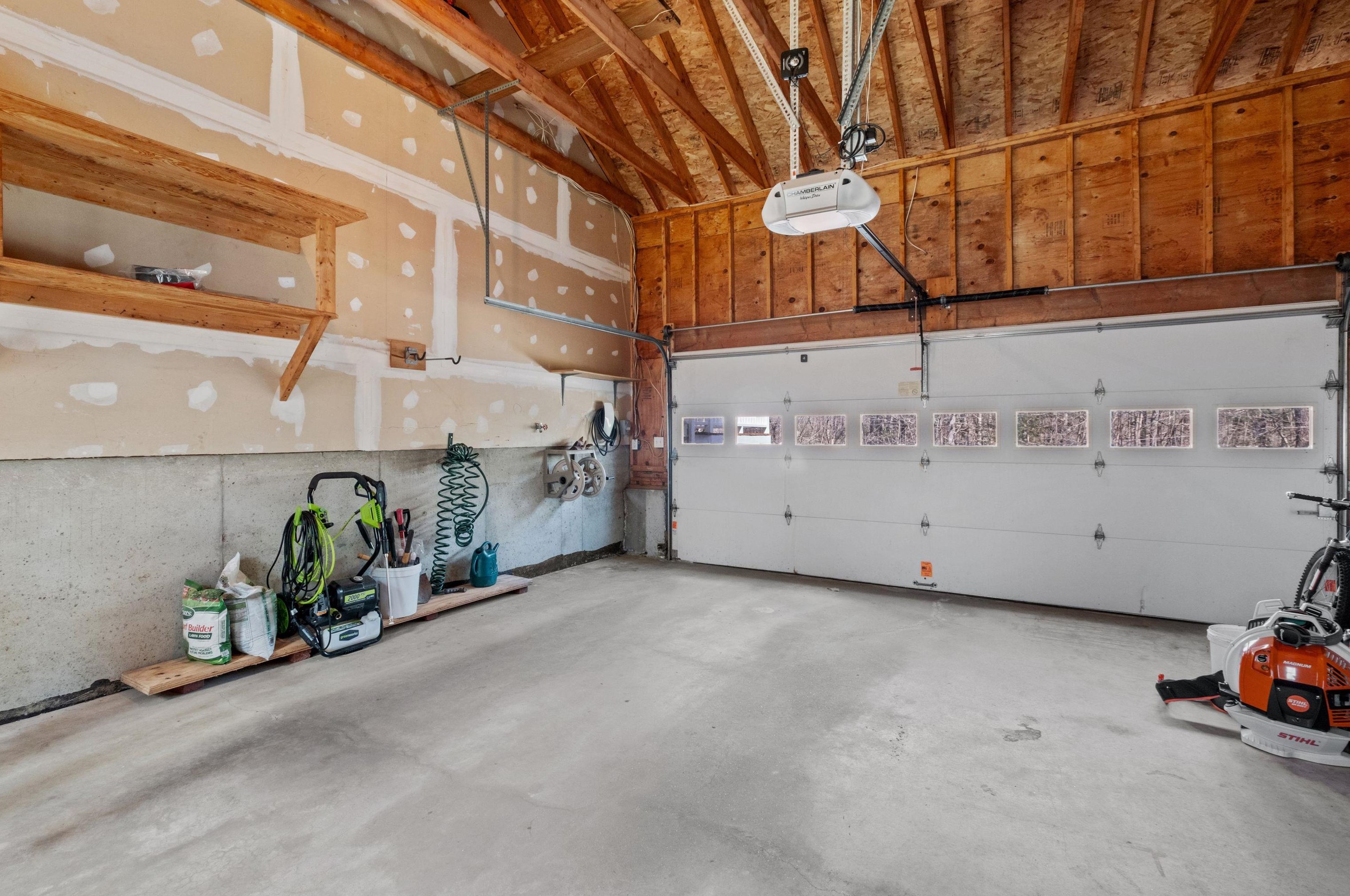 46 Elk Dr, Manchester NH  03110-4621 exterior