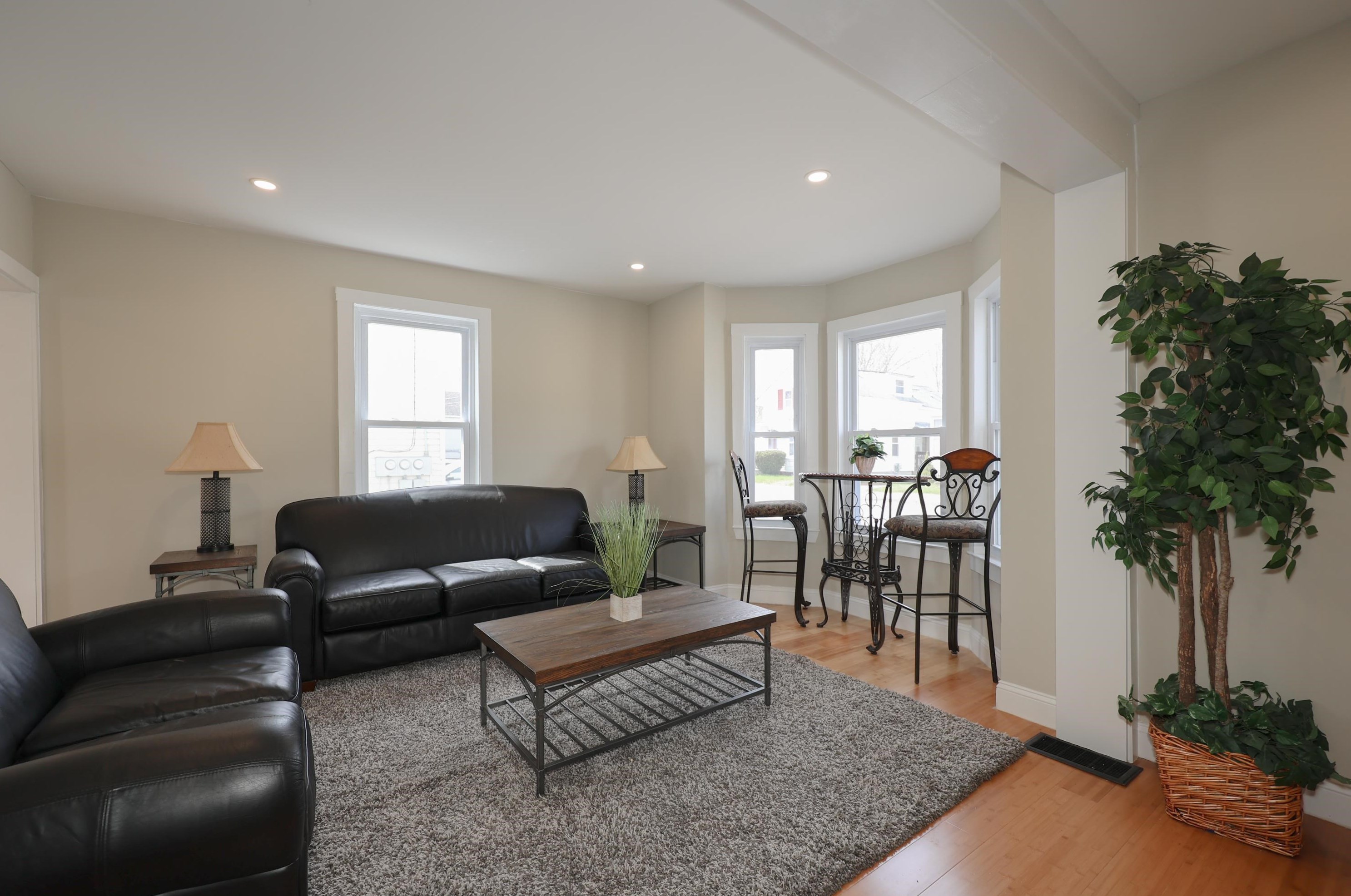 17 Epping St, Raymond NH 03077-2529 exterior